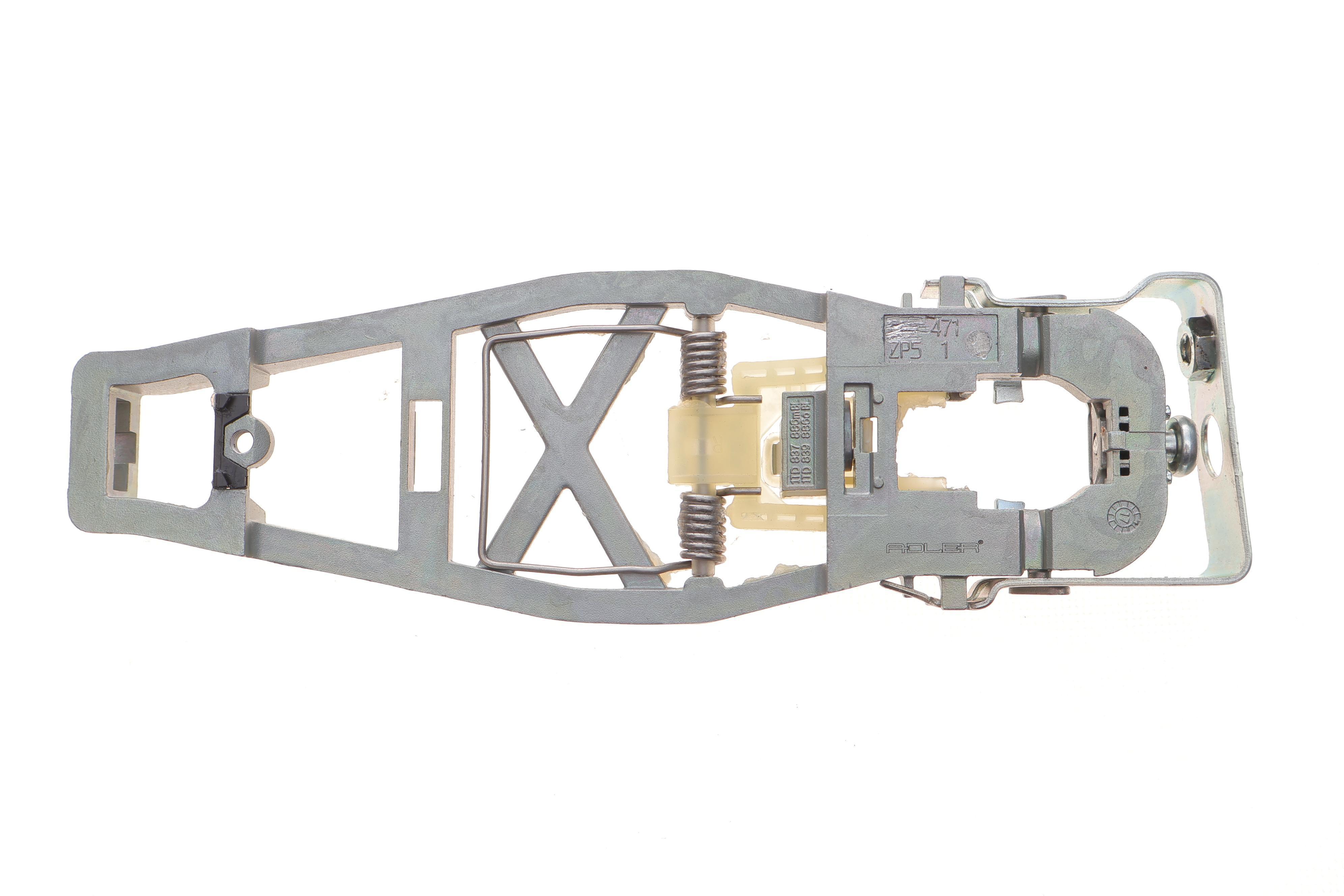 Кронштейн (опора) ручки дверей (передніх/ззовні) (R) VW Caddy III 04-15