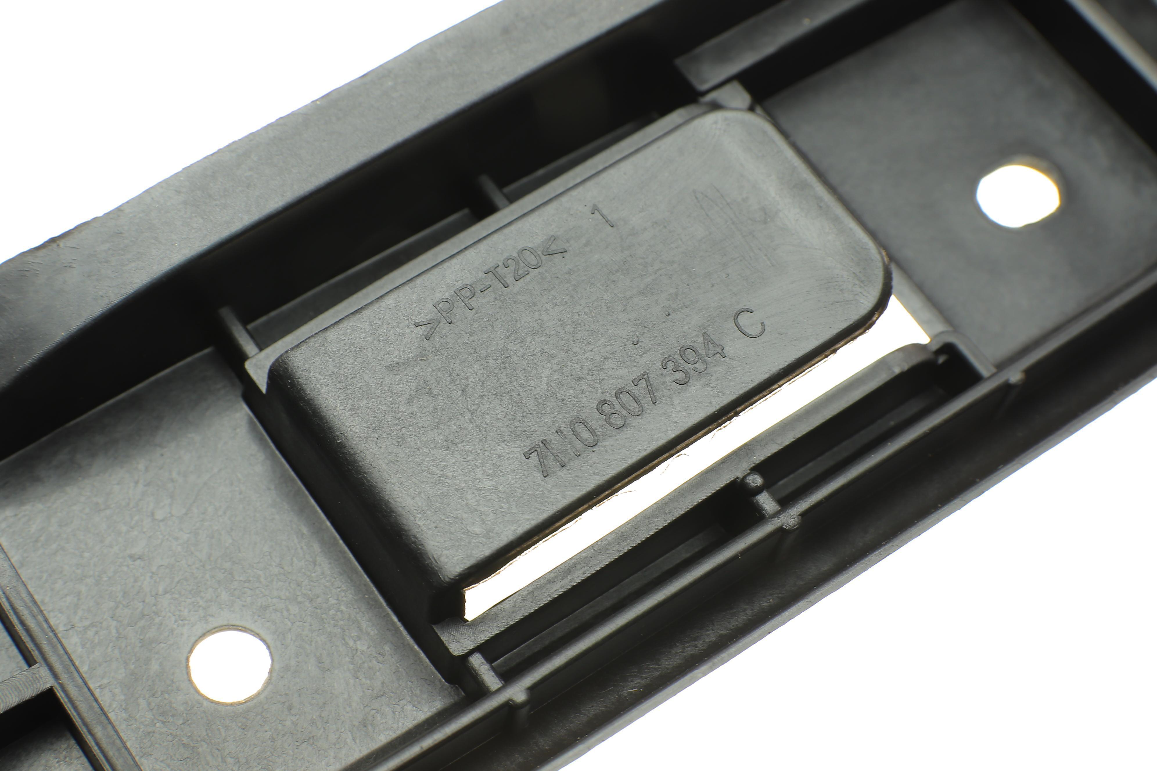 Кронштейн кріплення бампера (заднього/R) VW T5 03-15