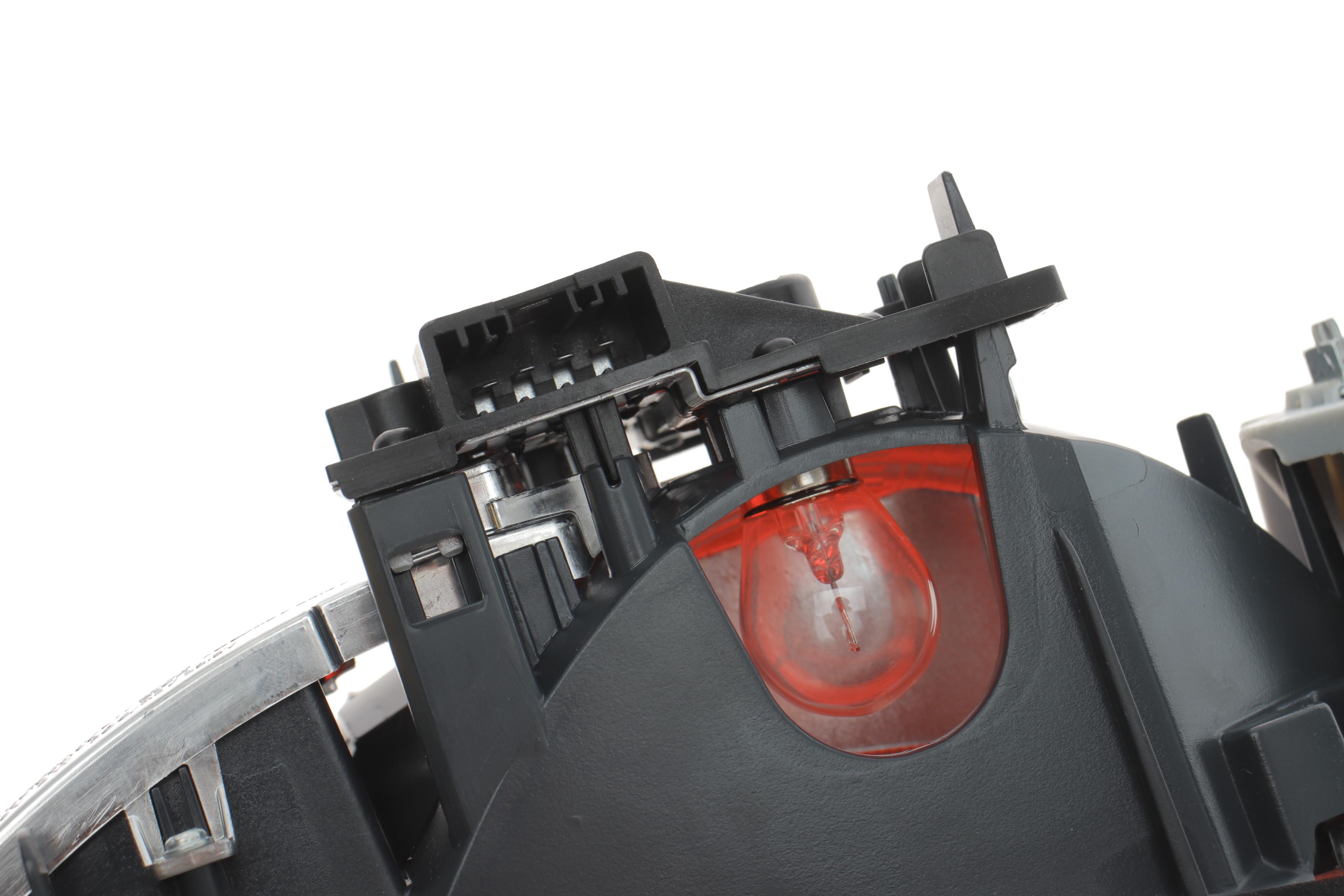 Ліхтар задній BMW X1 (F48) 15- (R) B38/B46/B47/B48