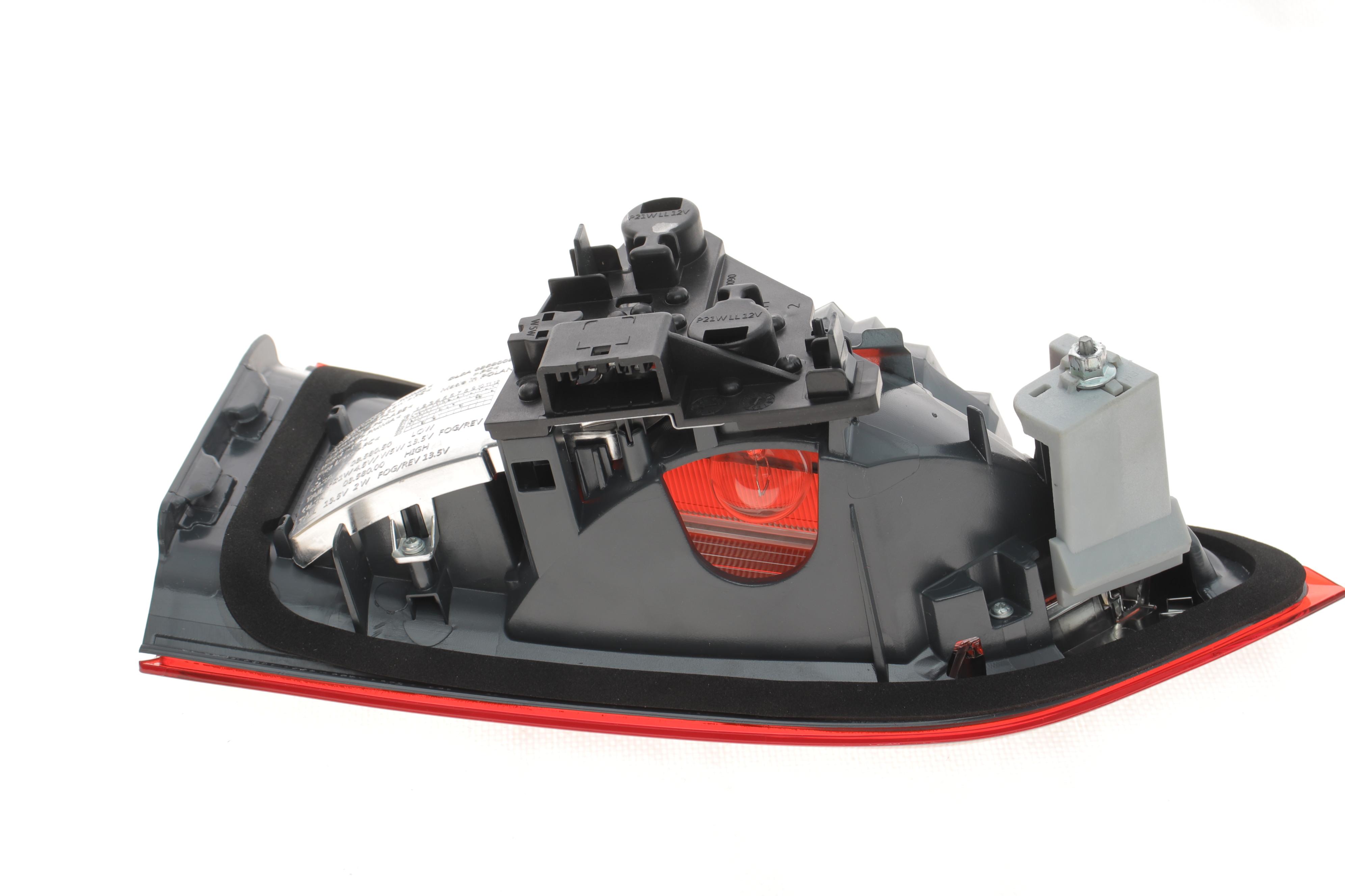 Ліхтар задній BMW X1 (F48) 15- (R) B38/B46/B47/B48