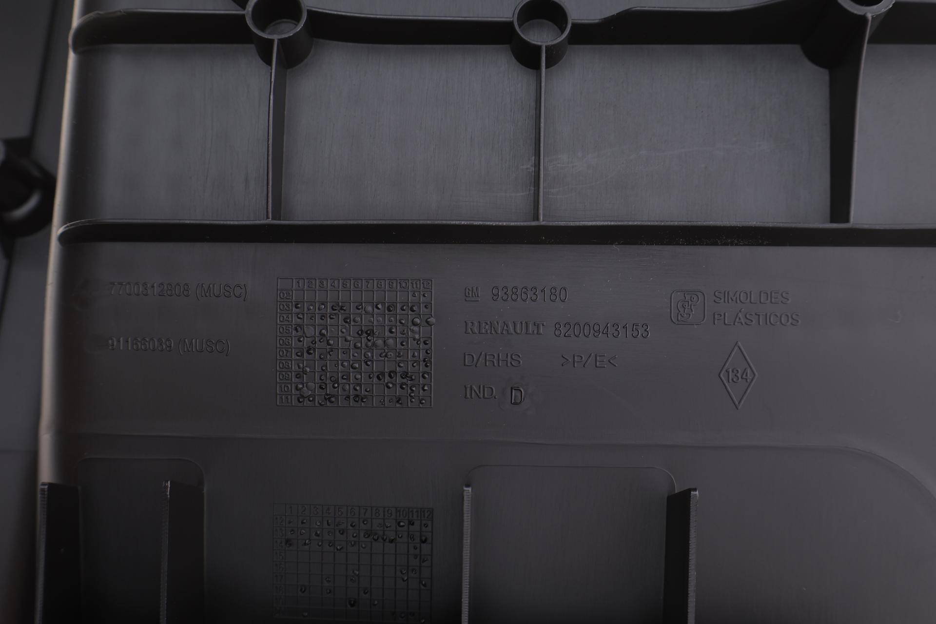 Накладка пороги дверей (зсувних/R) Renault Trafic 01-