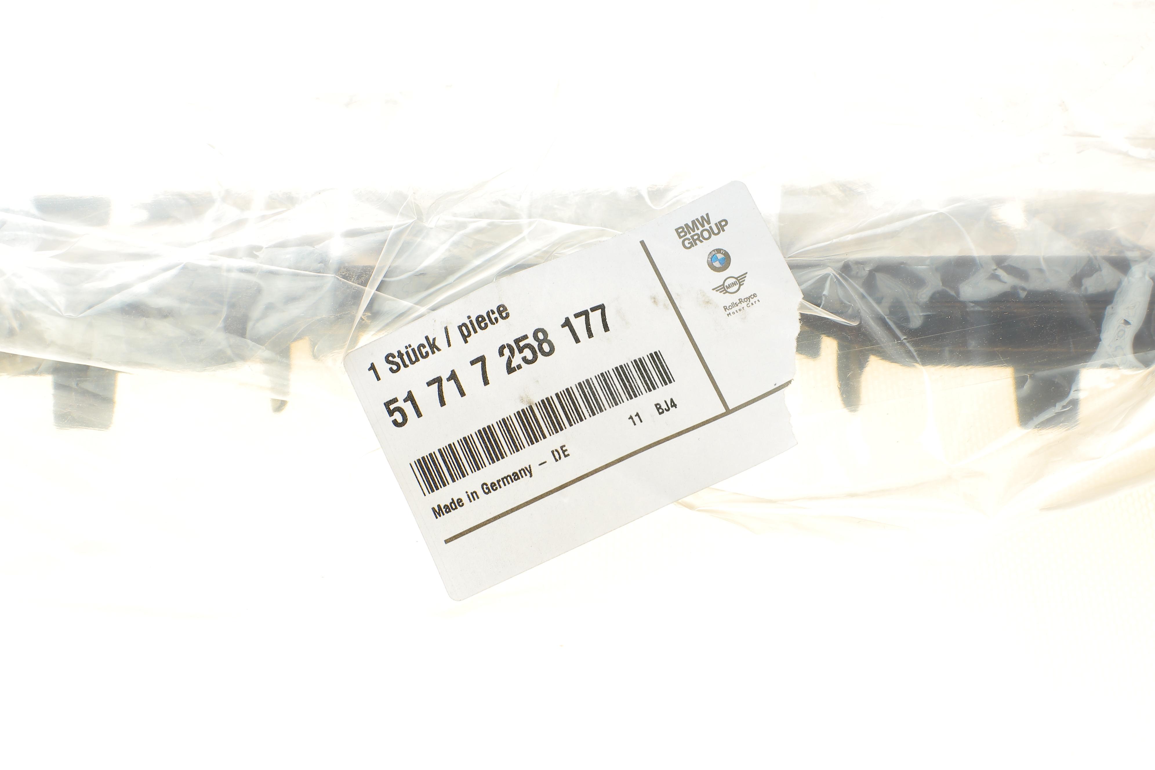 Накладка скла лобового BMW 3 (F30) 11-