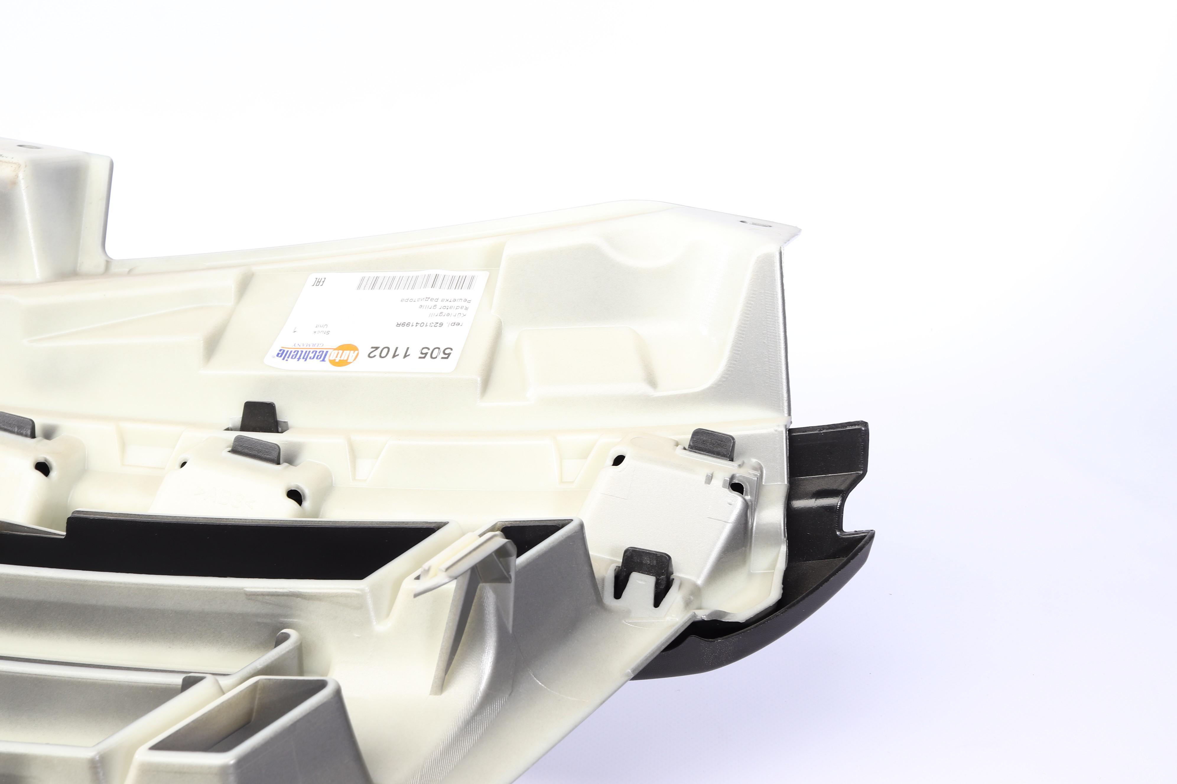 Решітка радіатора Renault Master 14-