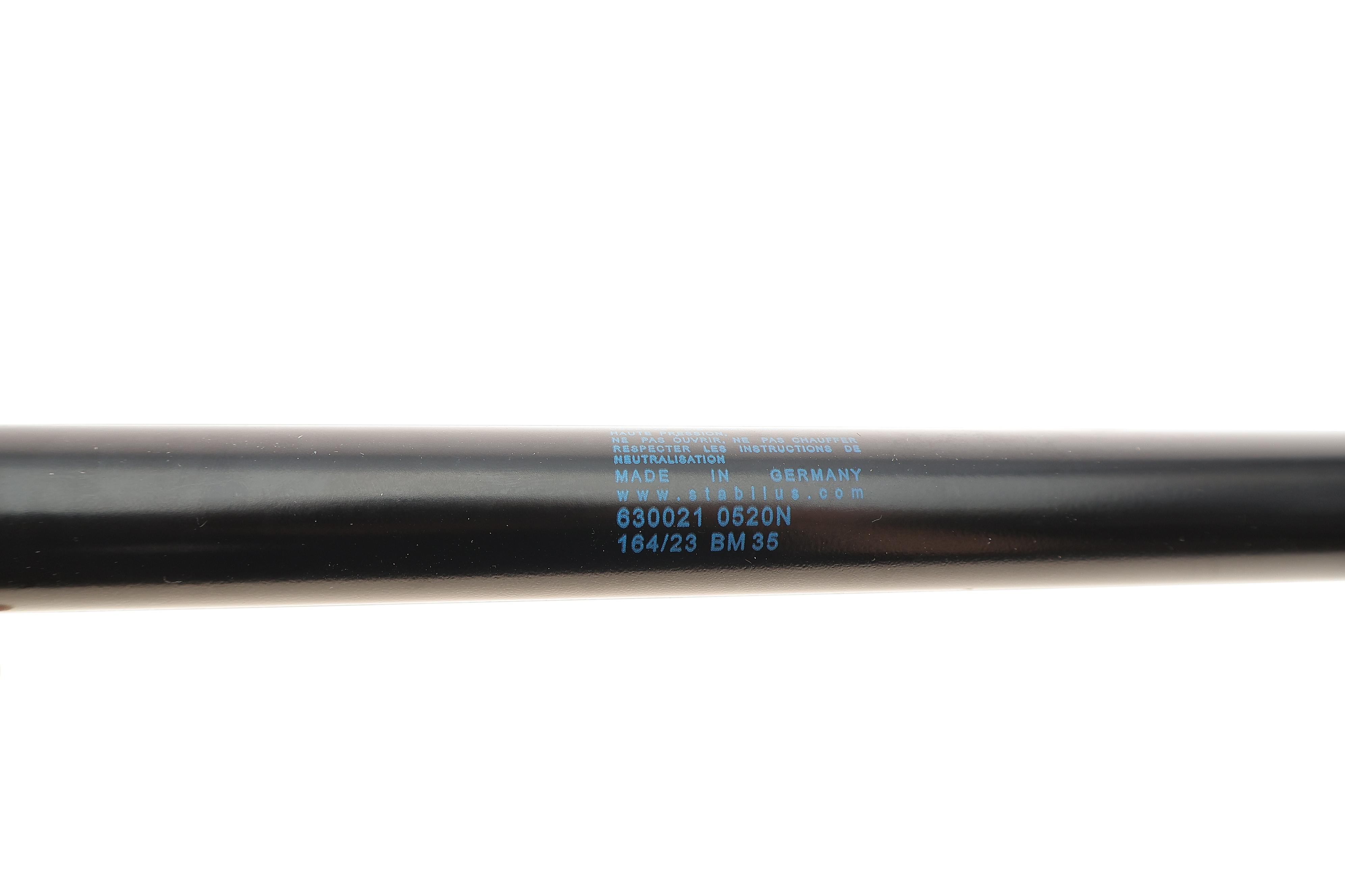 Амортизатор кришки багажника VW Golf VII 13-