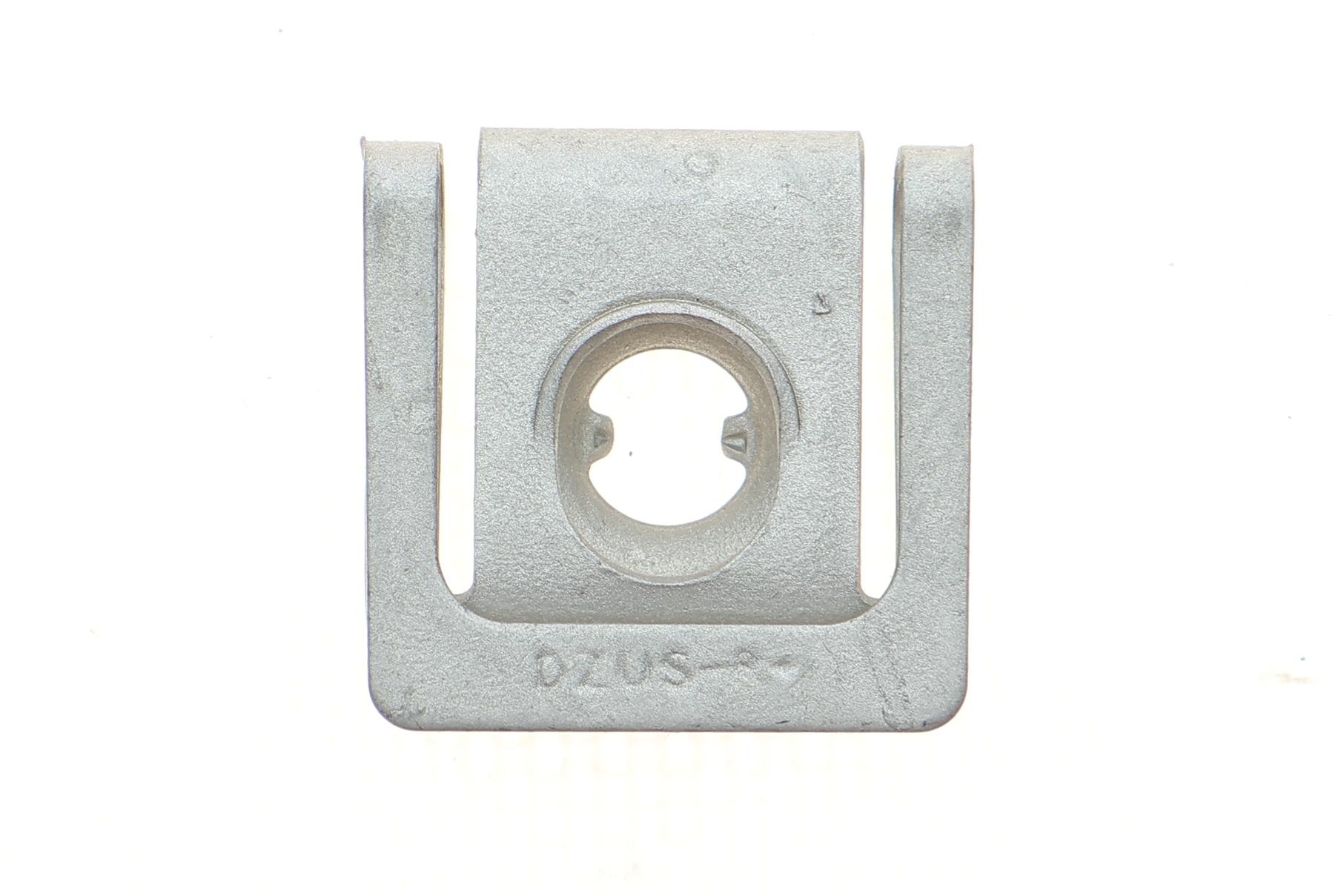 Гайка-фіксатор кріплення деталей кузова (мама)