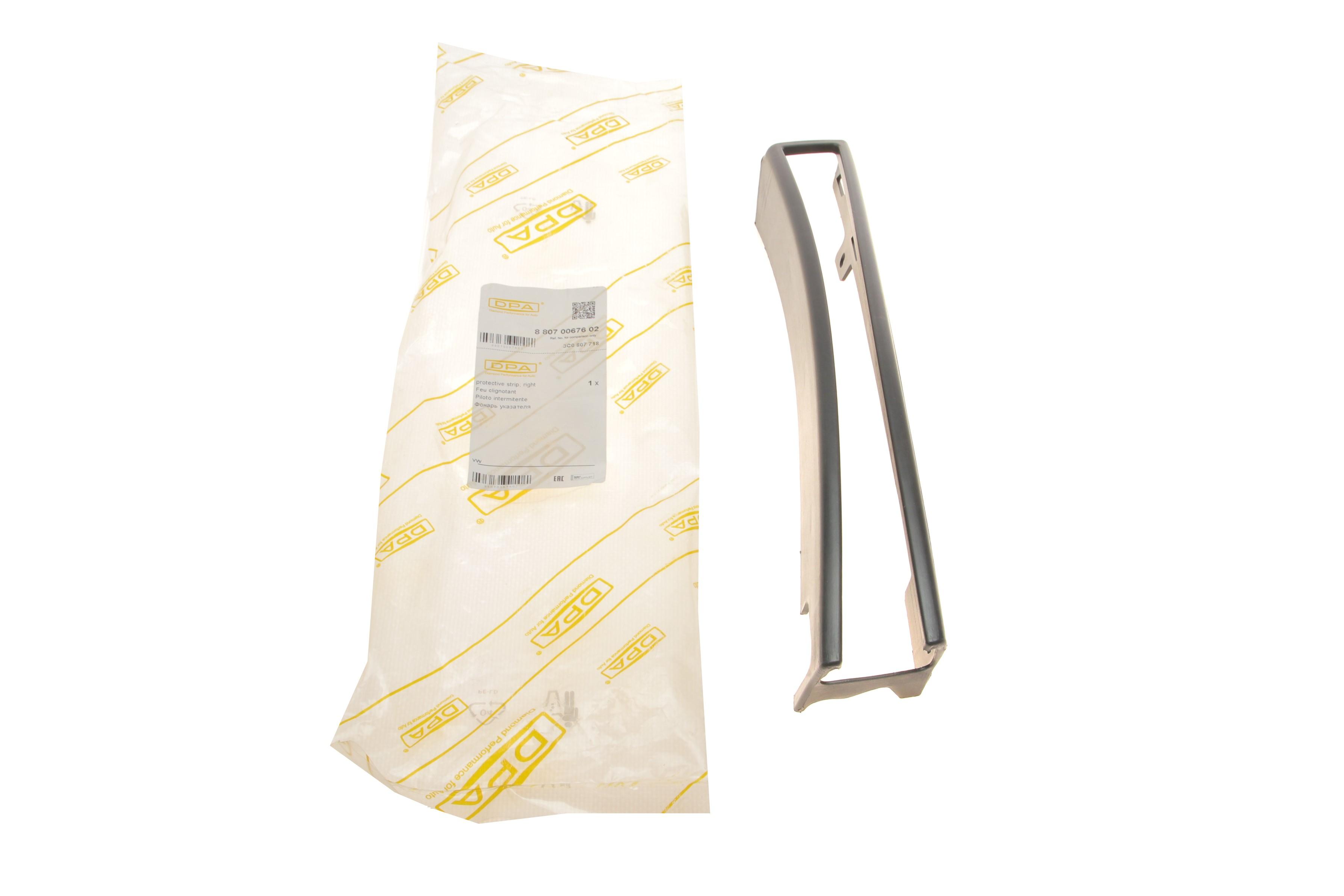 Молдинг бампера (переднього) VW Passat 05-10 (R)