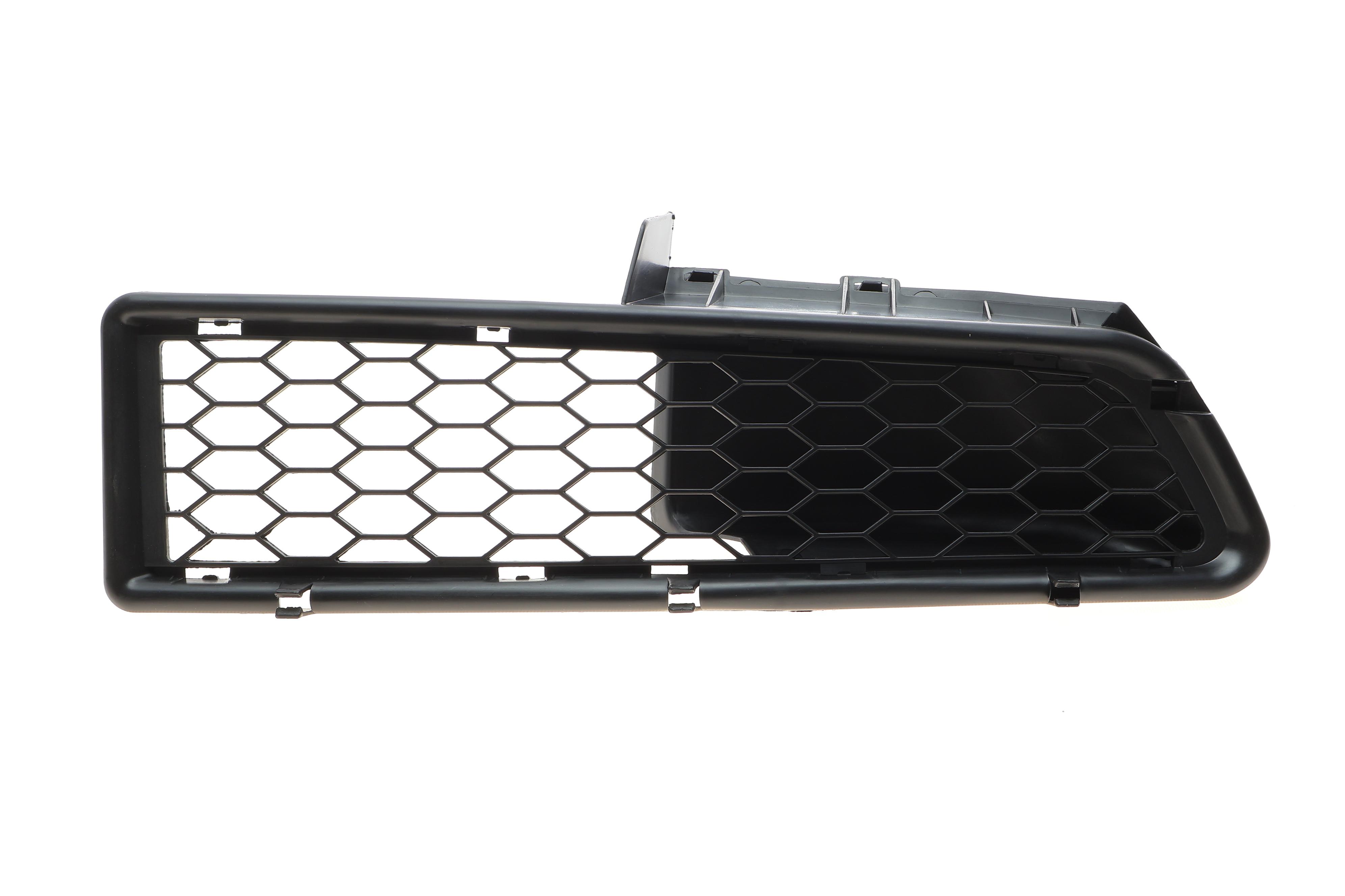 Решітка бампера Dacia Logan 04-12 (R)