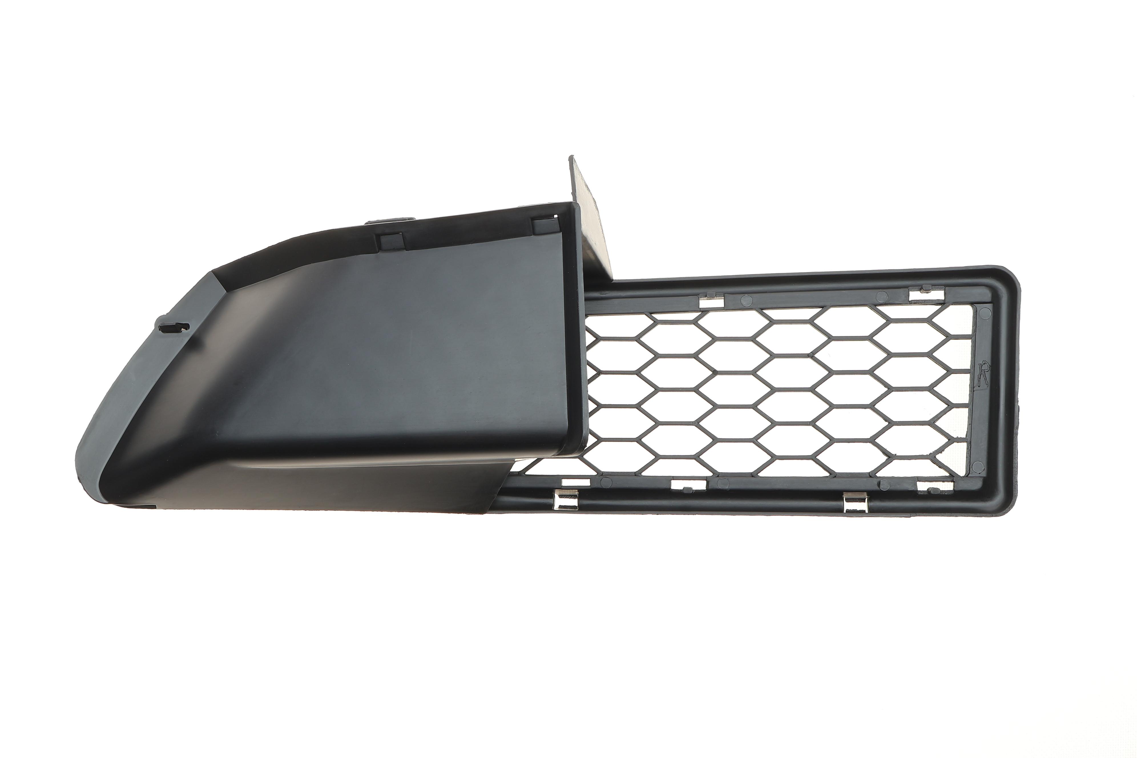 Решітка бампера Dacia Logan 04-12 (R)