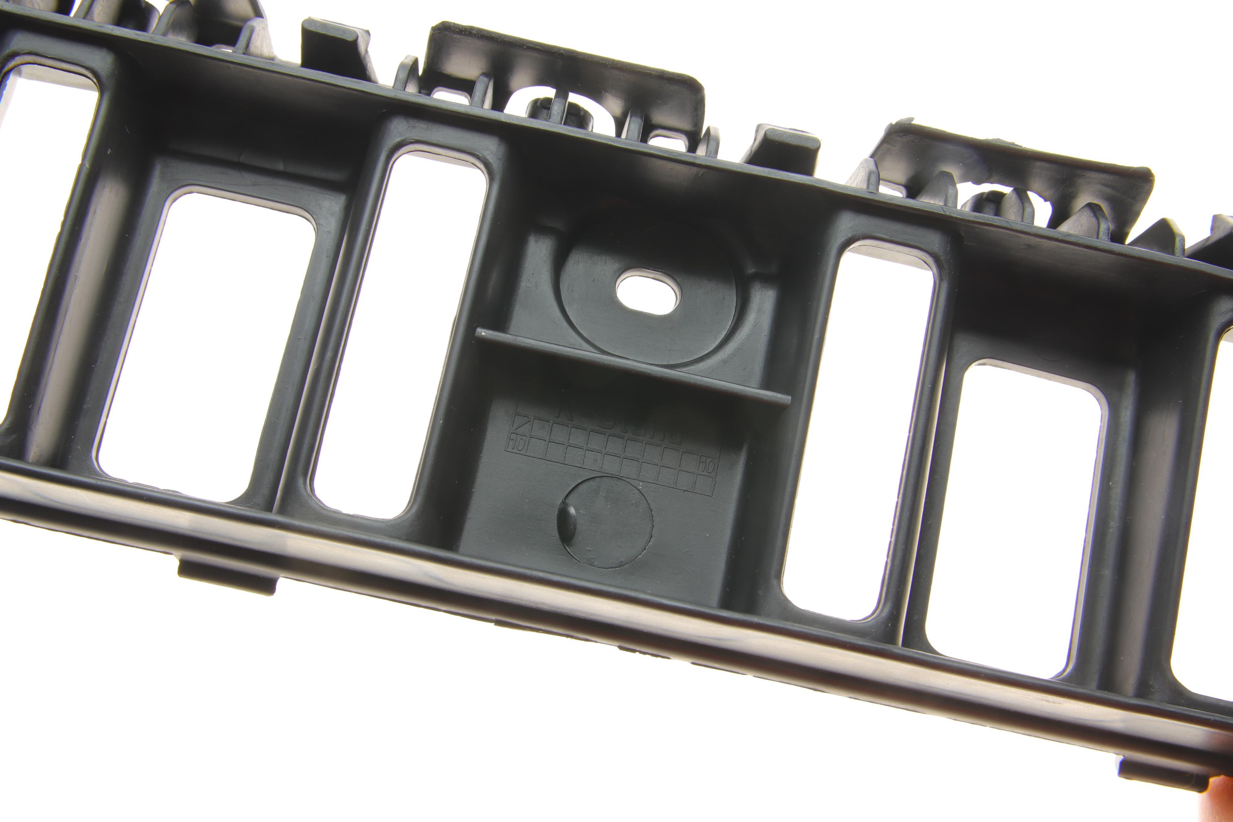 Кронштейн кріплення бампера (переднього/R) VW Touran 03-10