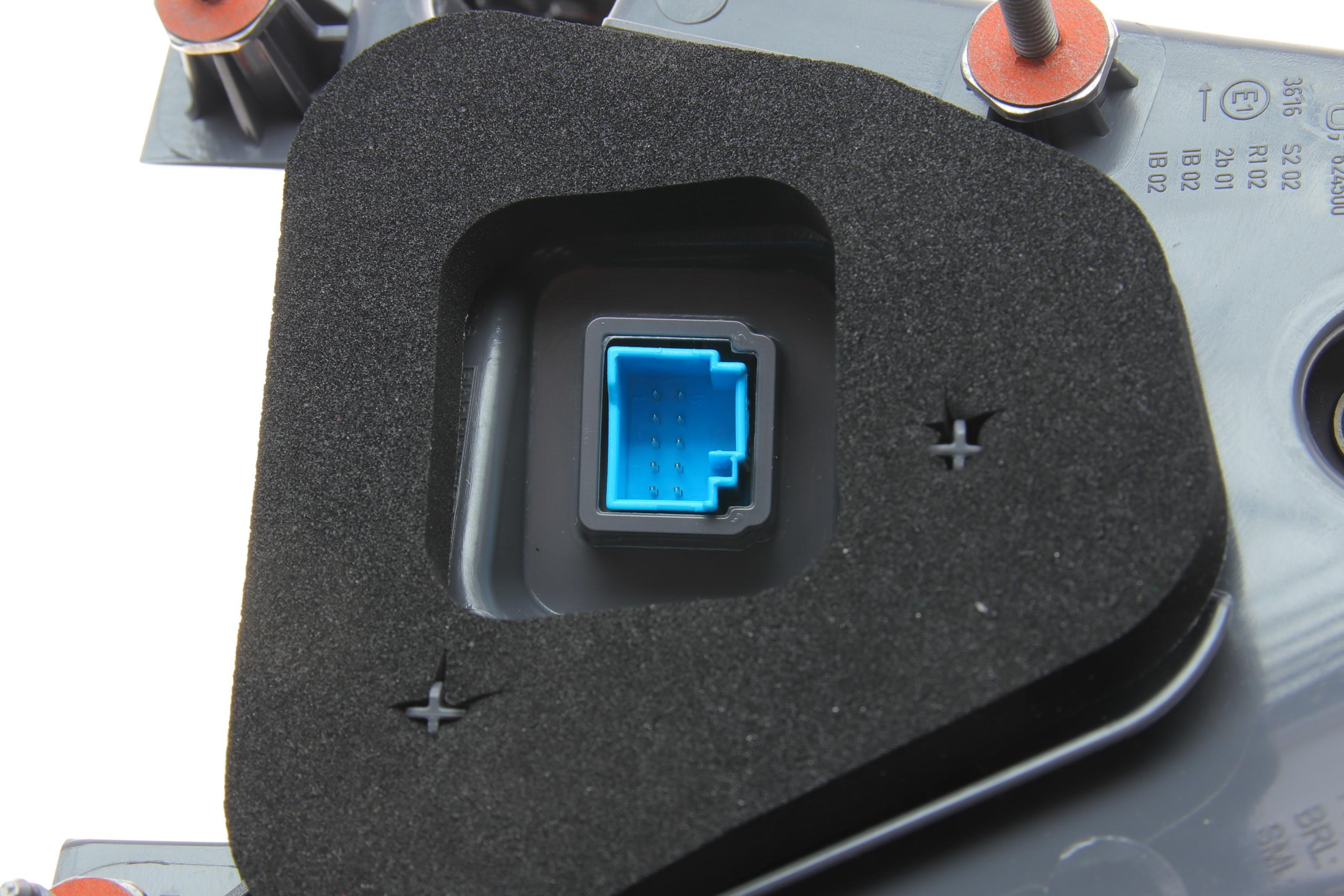 Ліхтар задній MB C-class (S205) 14- (L)