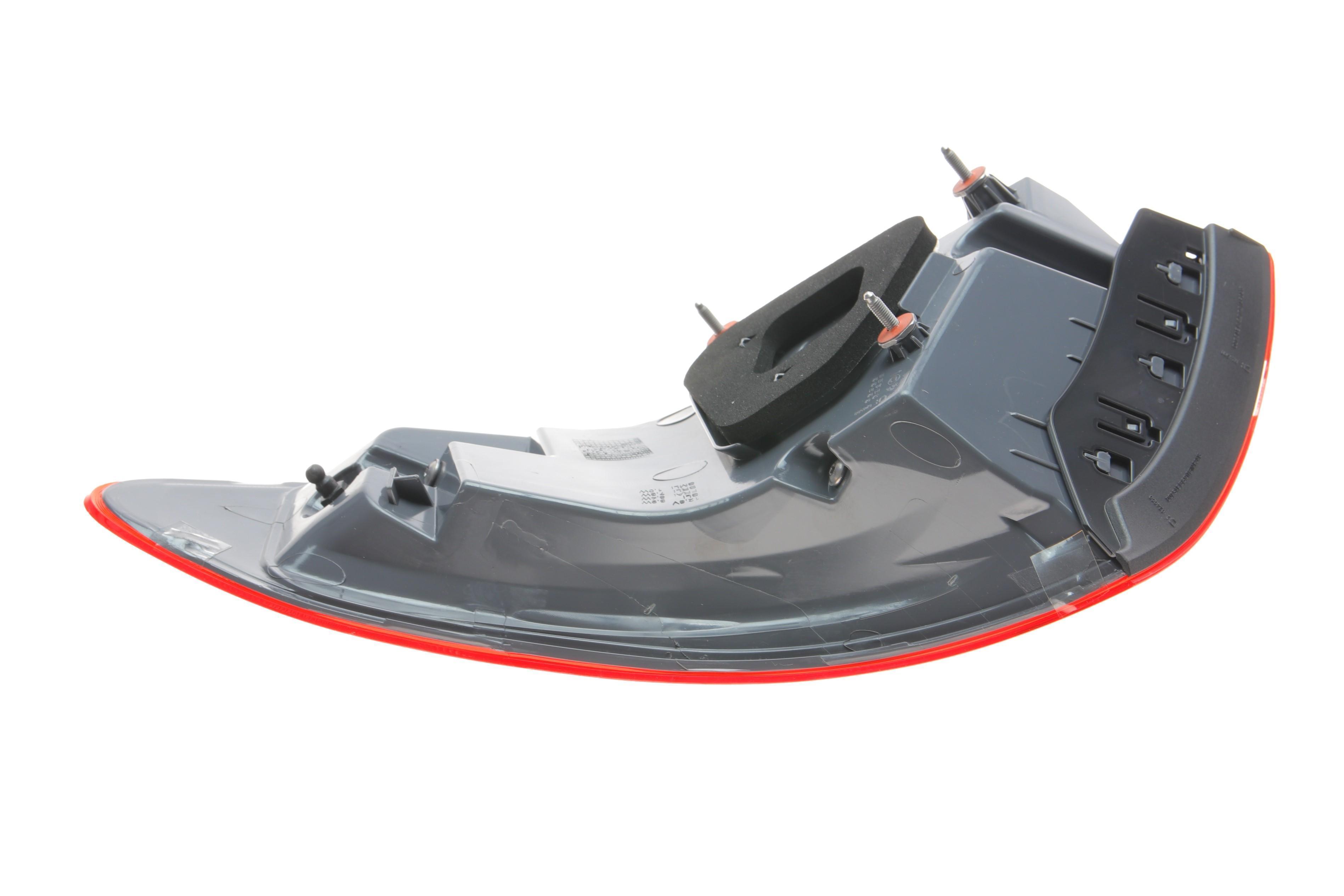 Ліхтар задній MB C-class (S205) 14- (L)