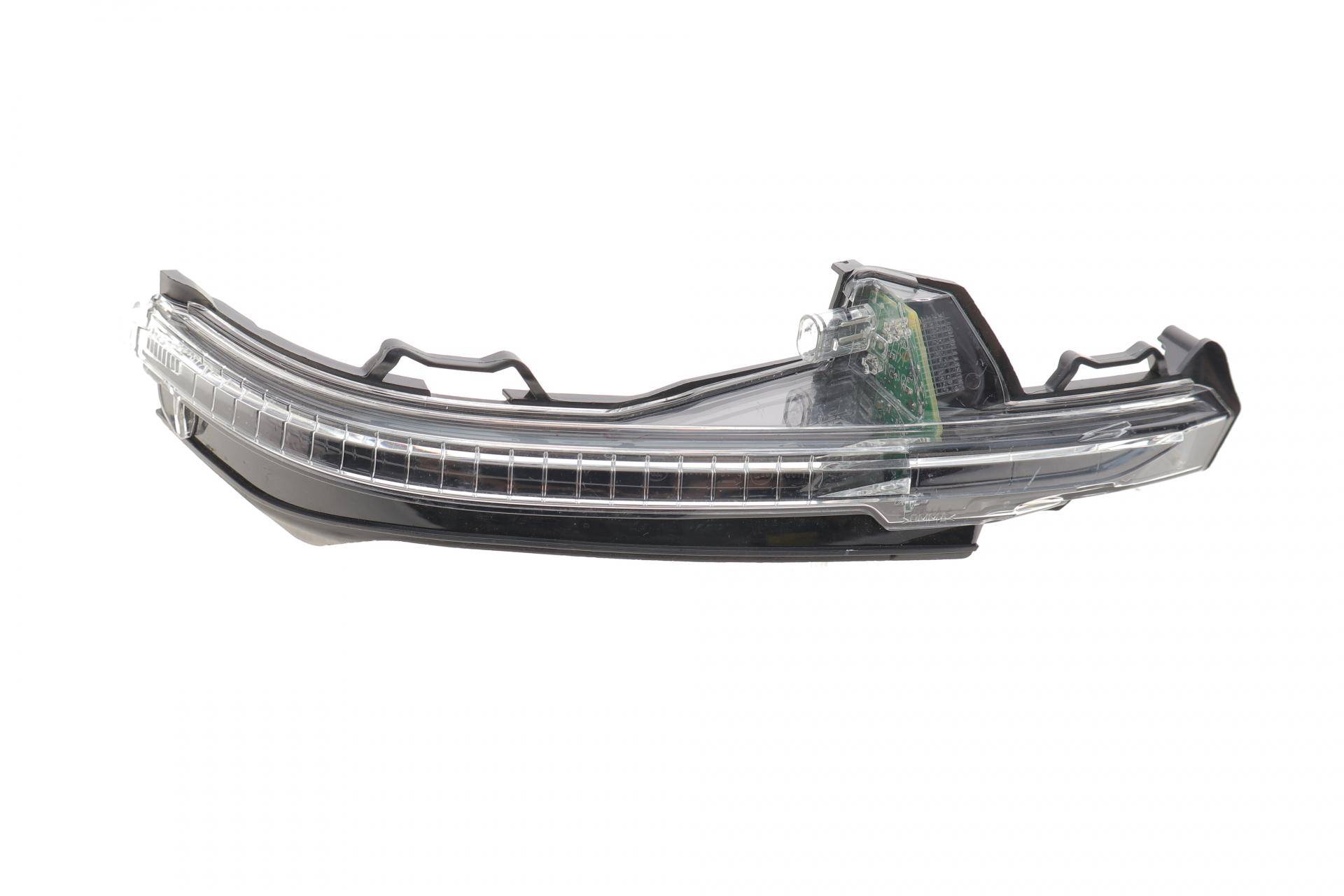 Повторювач повороту на дзеркало Audi Q5/Q7 15- (R) (всередині OE VAG)