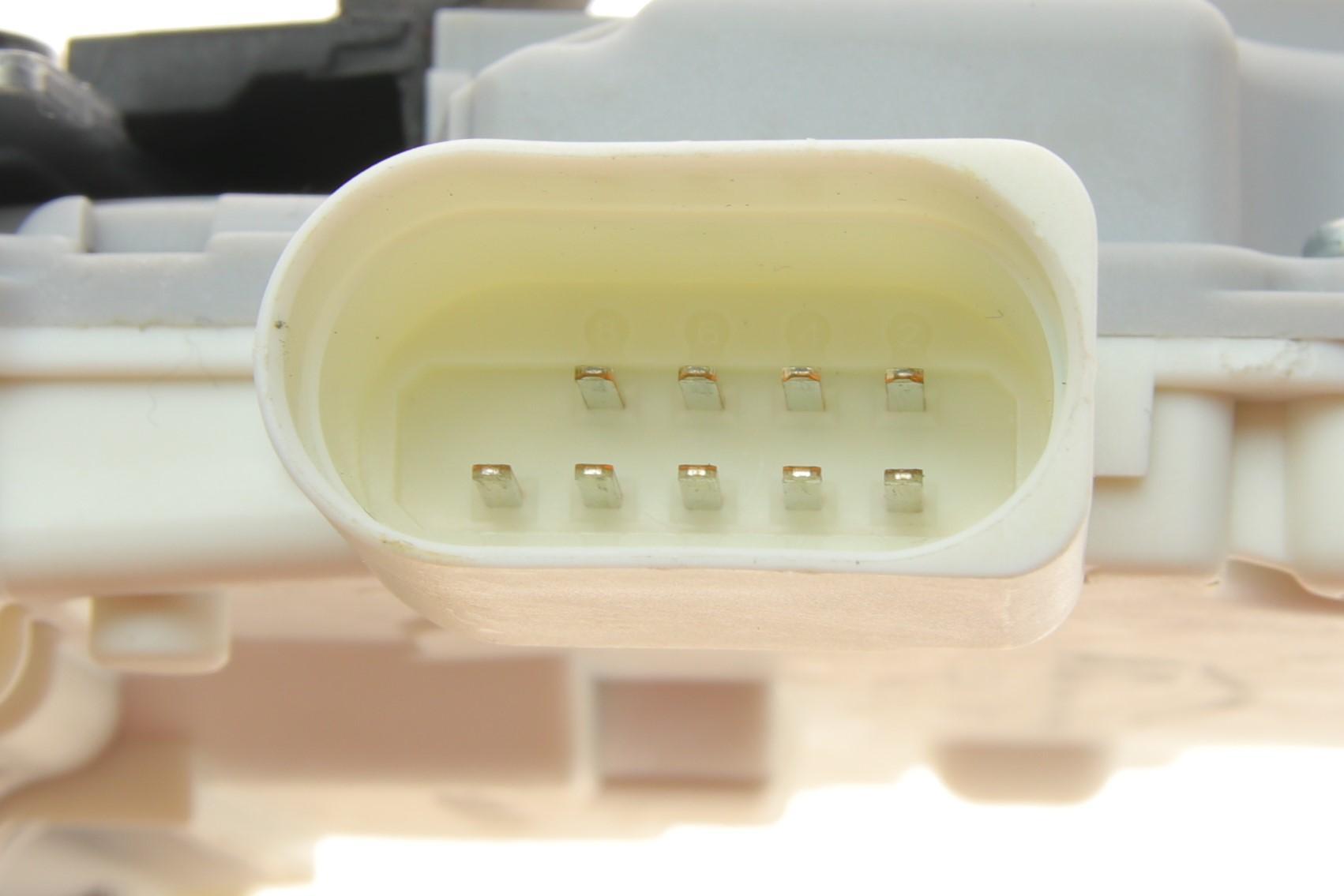 Замок дверей (передніх/L) Audi A6/A8 03-11