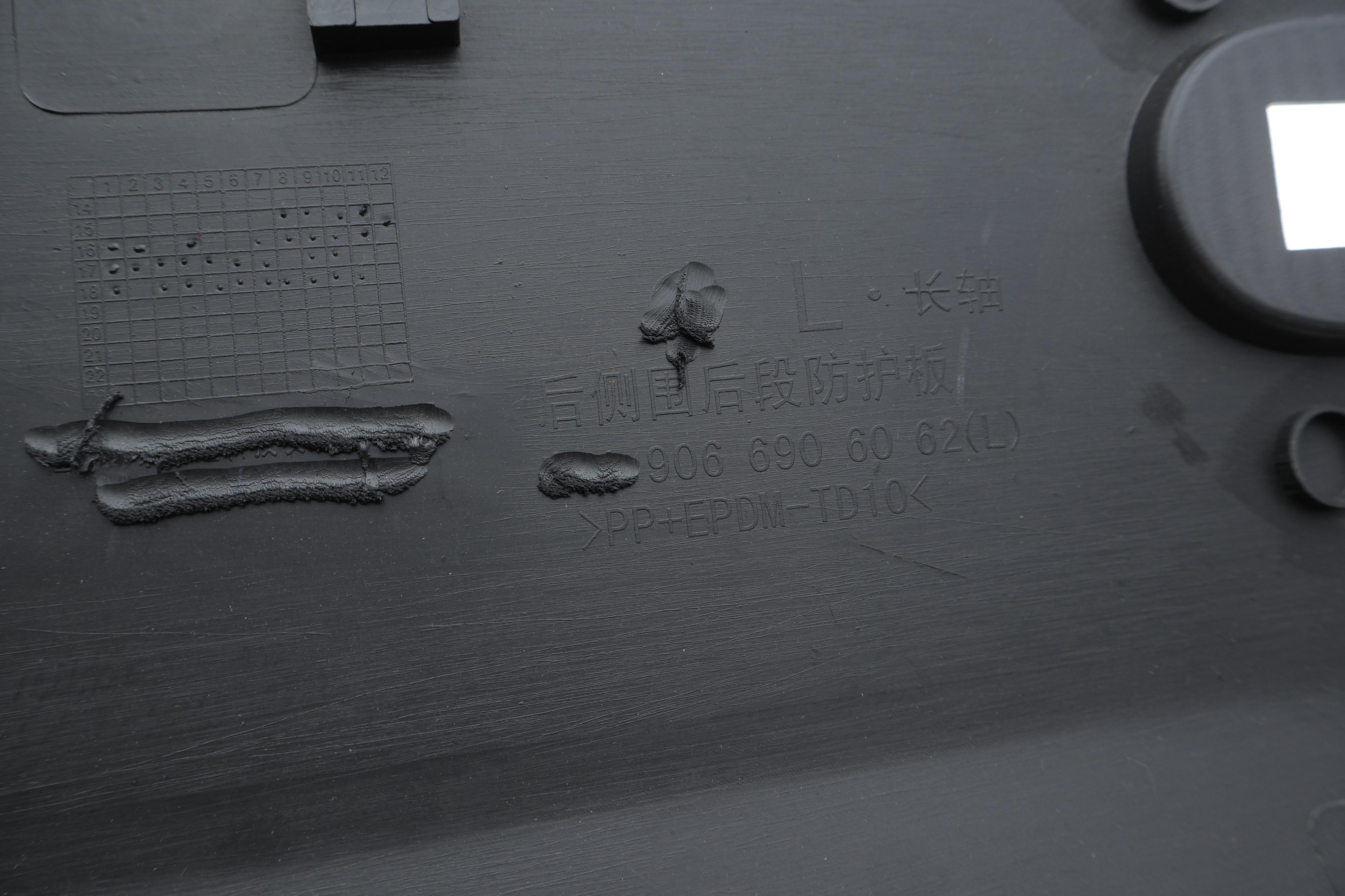 Молдинг дверей (задніх/L) VW Crafter 2.0/2.5 TDI 06-16