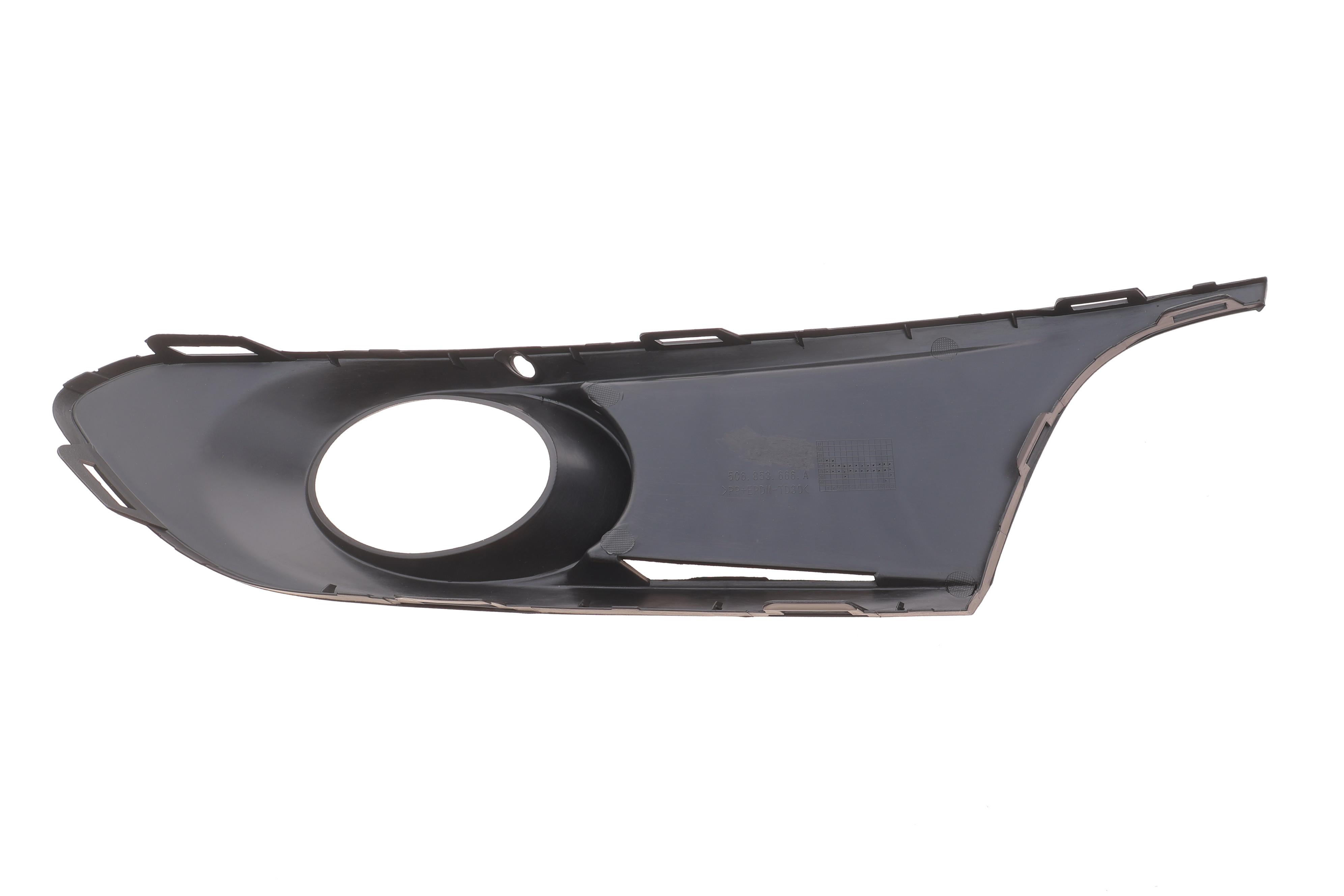 Вставка бампера (під протитуманку) VW Jetta 11-14 (R)