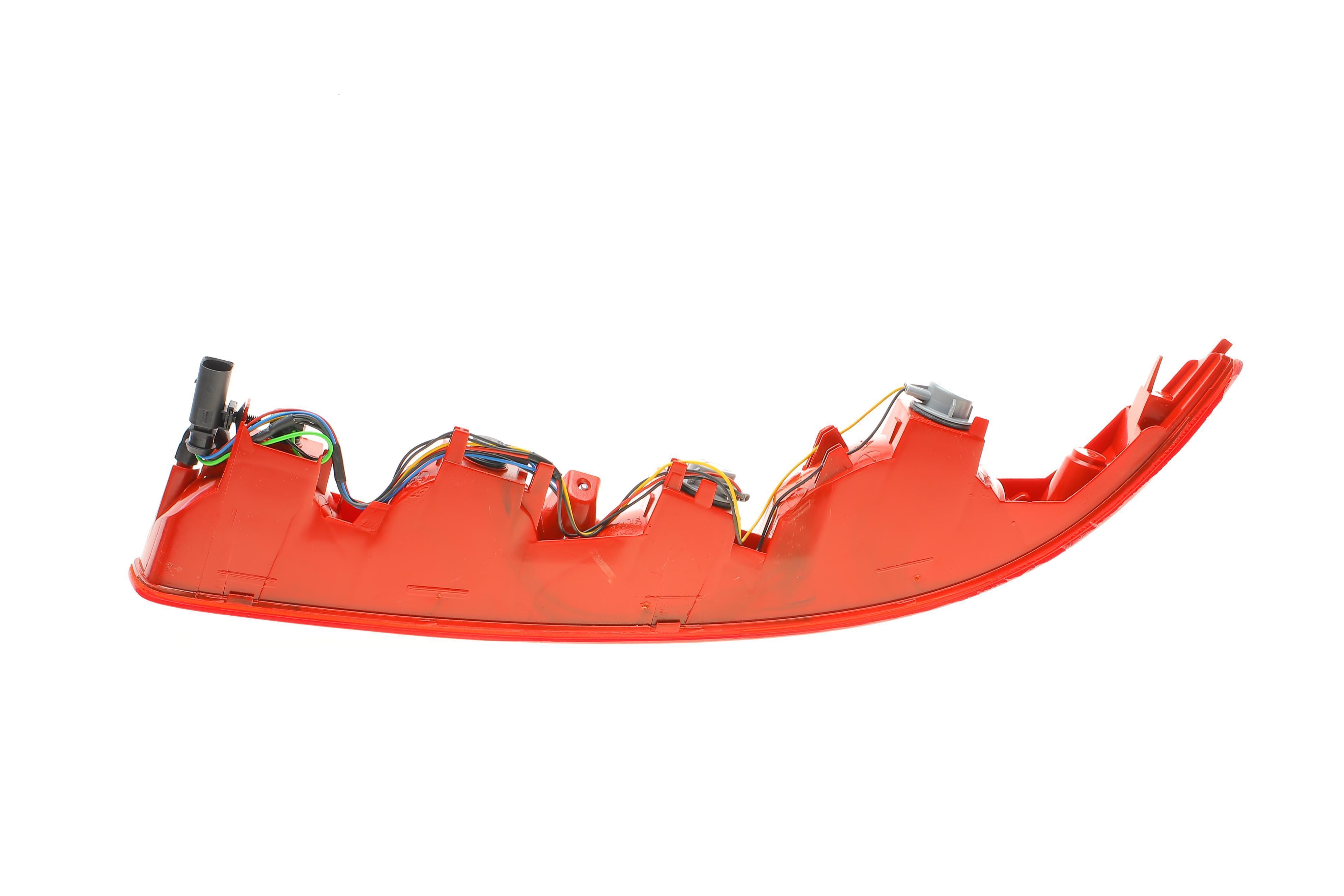 Ліхтар задній (в бампер) Audi Q7 06-15 (R) (LLF771)