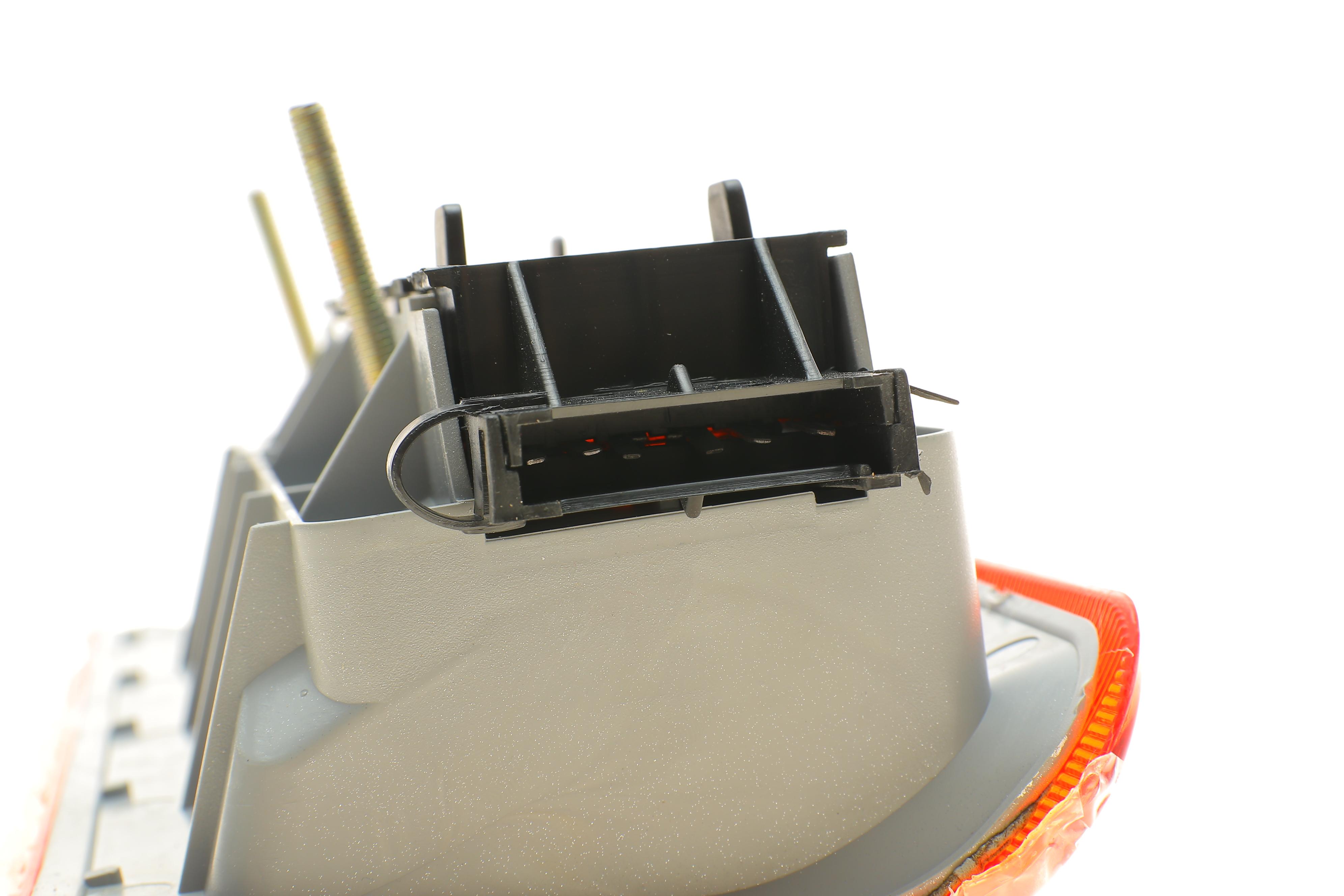 Ліхтар задній Ford Transit 86-99 (R) (з платою)