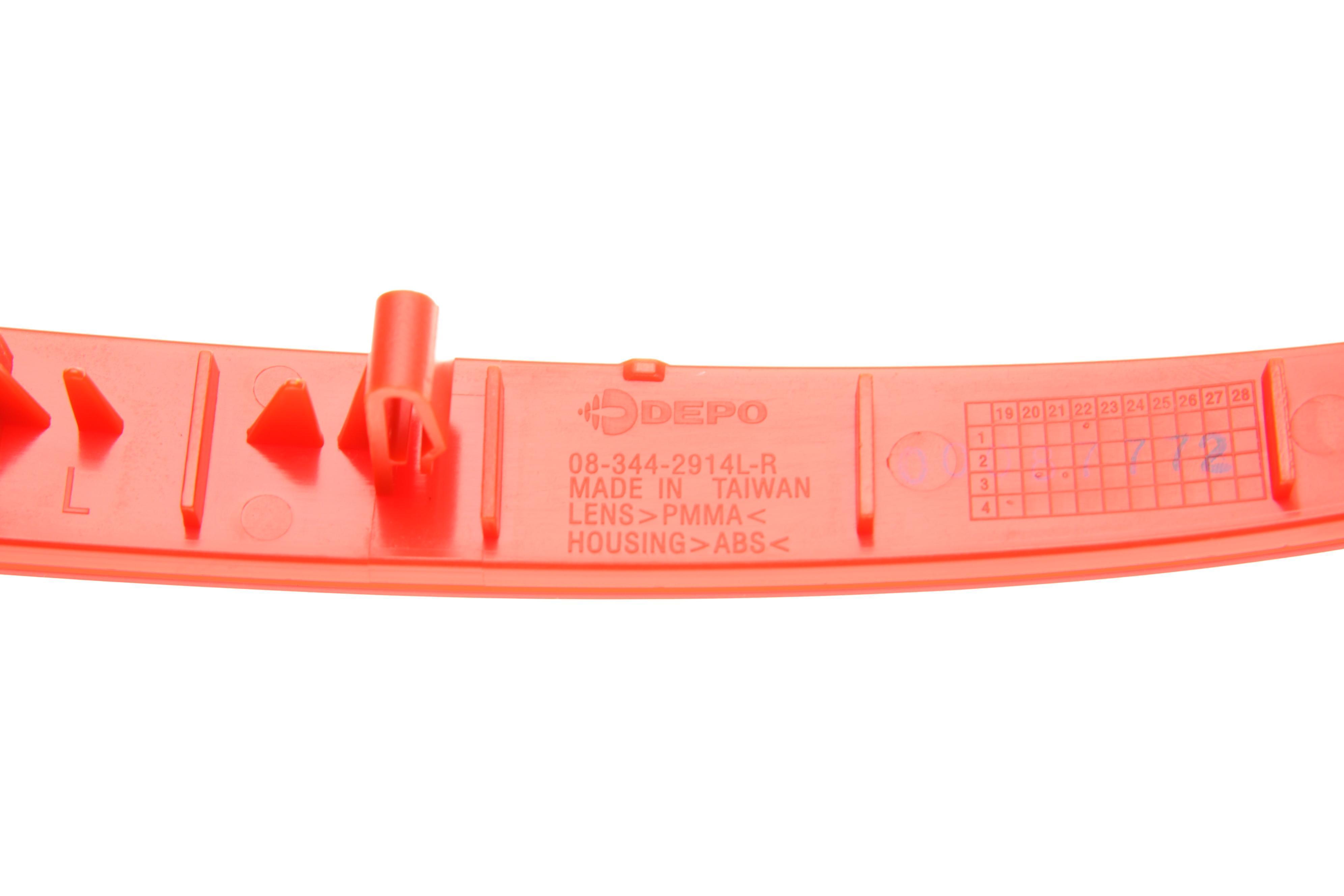 Світловідбивач бампера (заднього) BMW X3 (G01/F97) 17- (L)