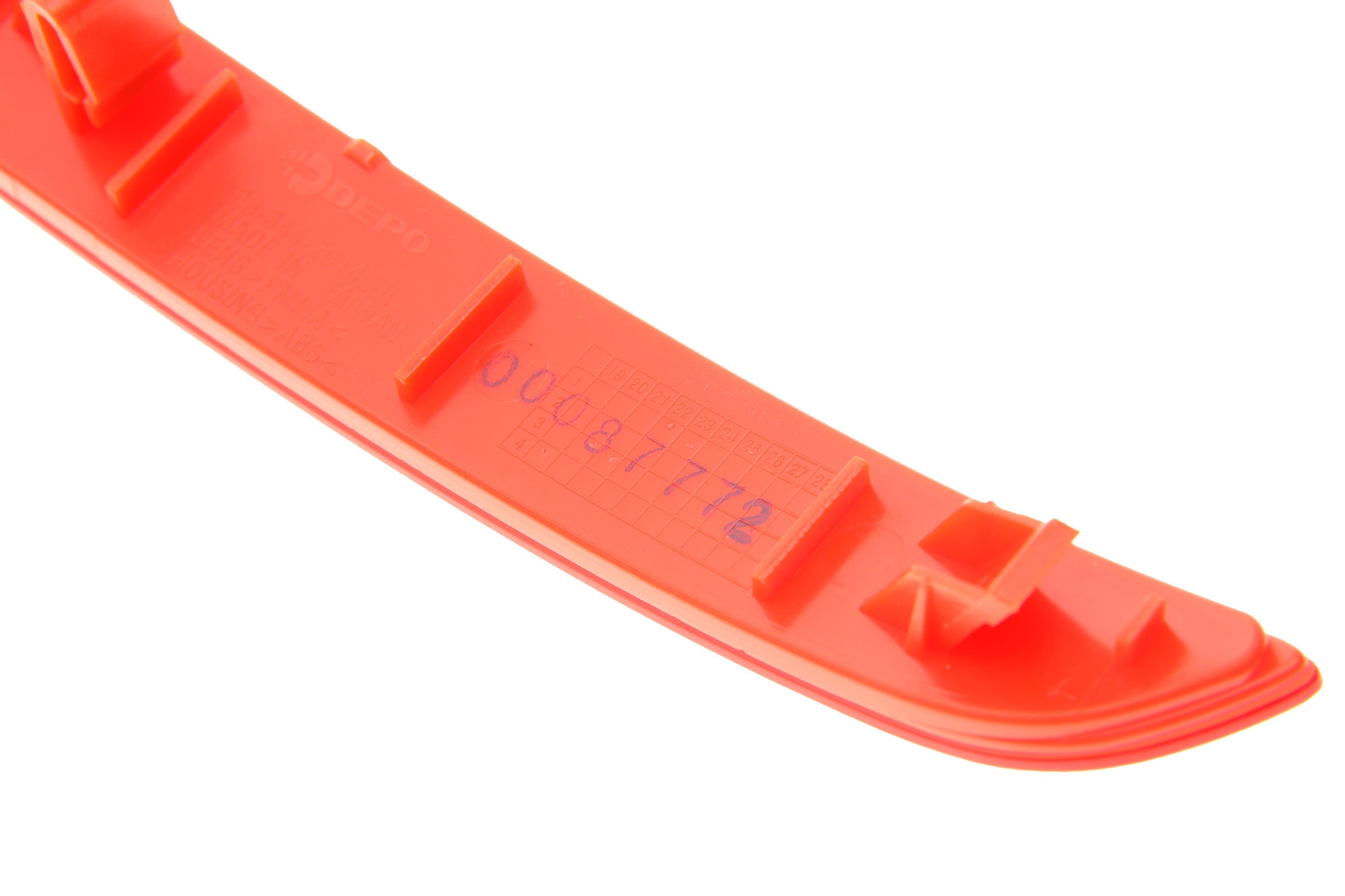 Світловідбивач бампера (заднього) BMW X3 (G01/F97) 17- (L)