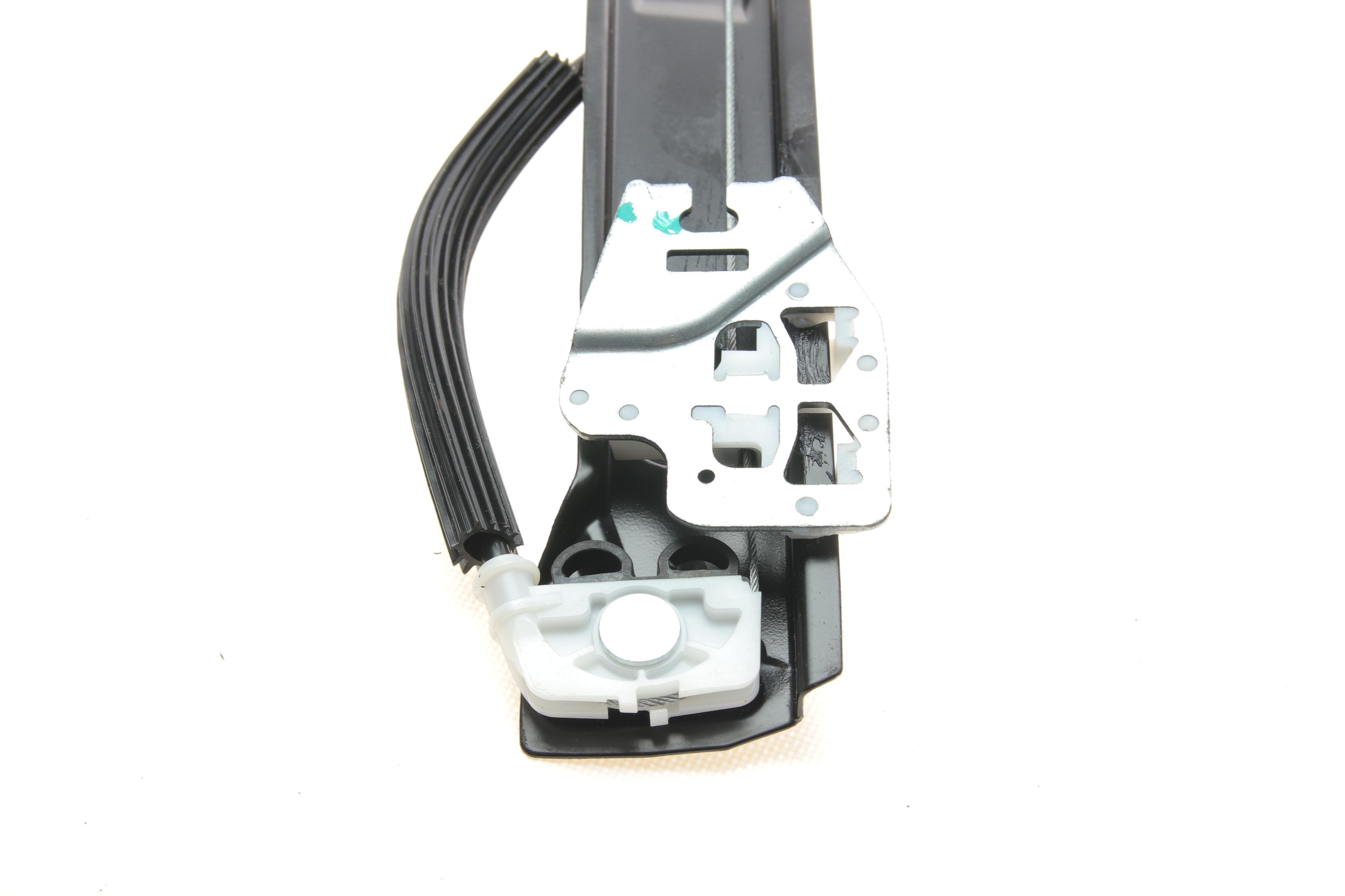 Склопідіймач (передній) BMW 3 (E46) 98-05 (R) (електро) (без моторчика)