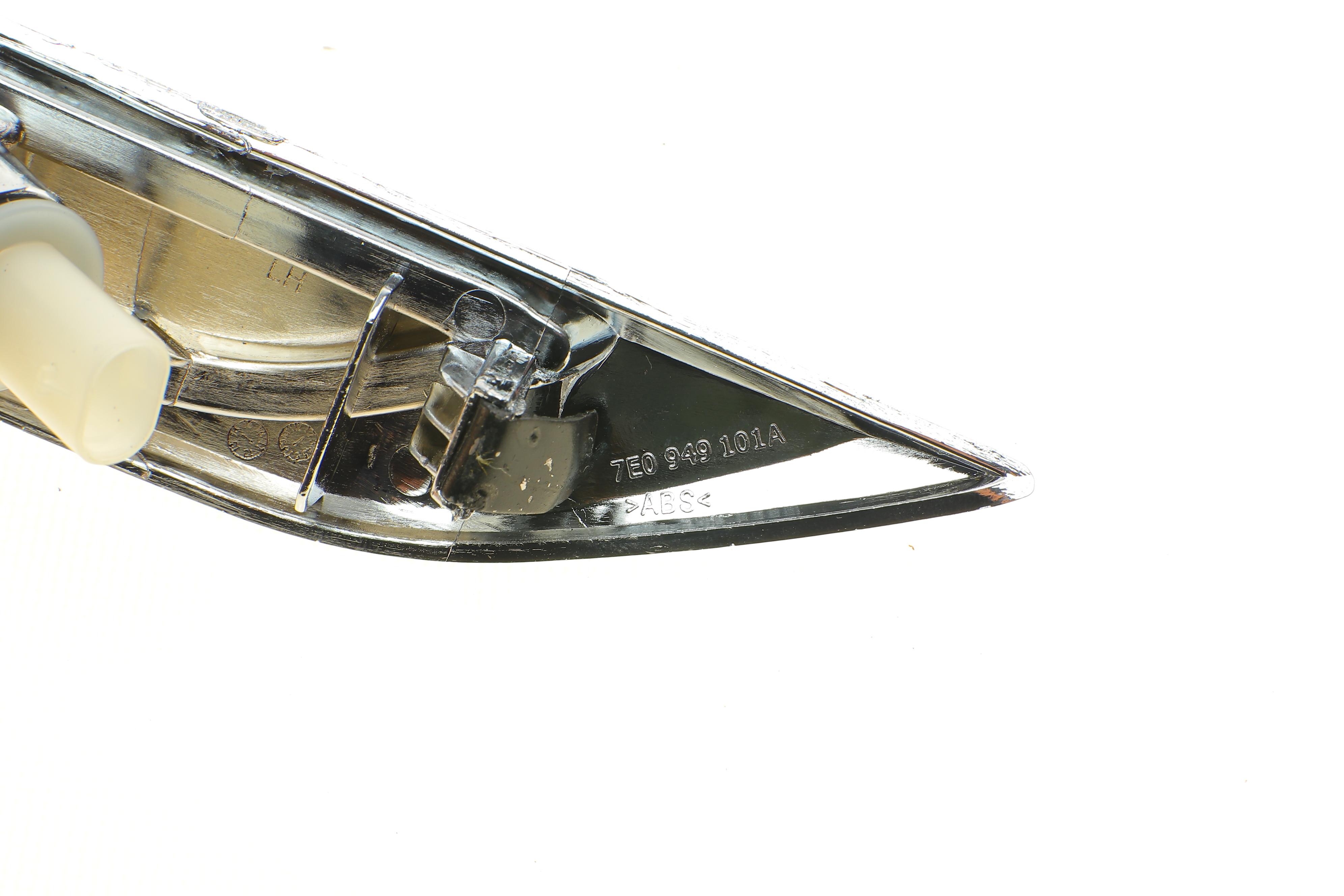 Повторювач повороту на крило VW T6 15- (L)