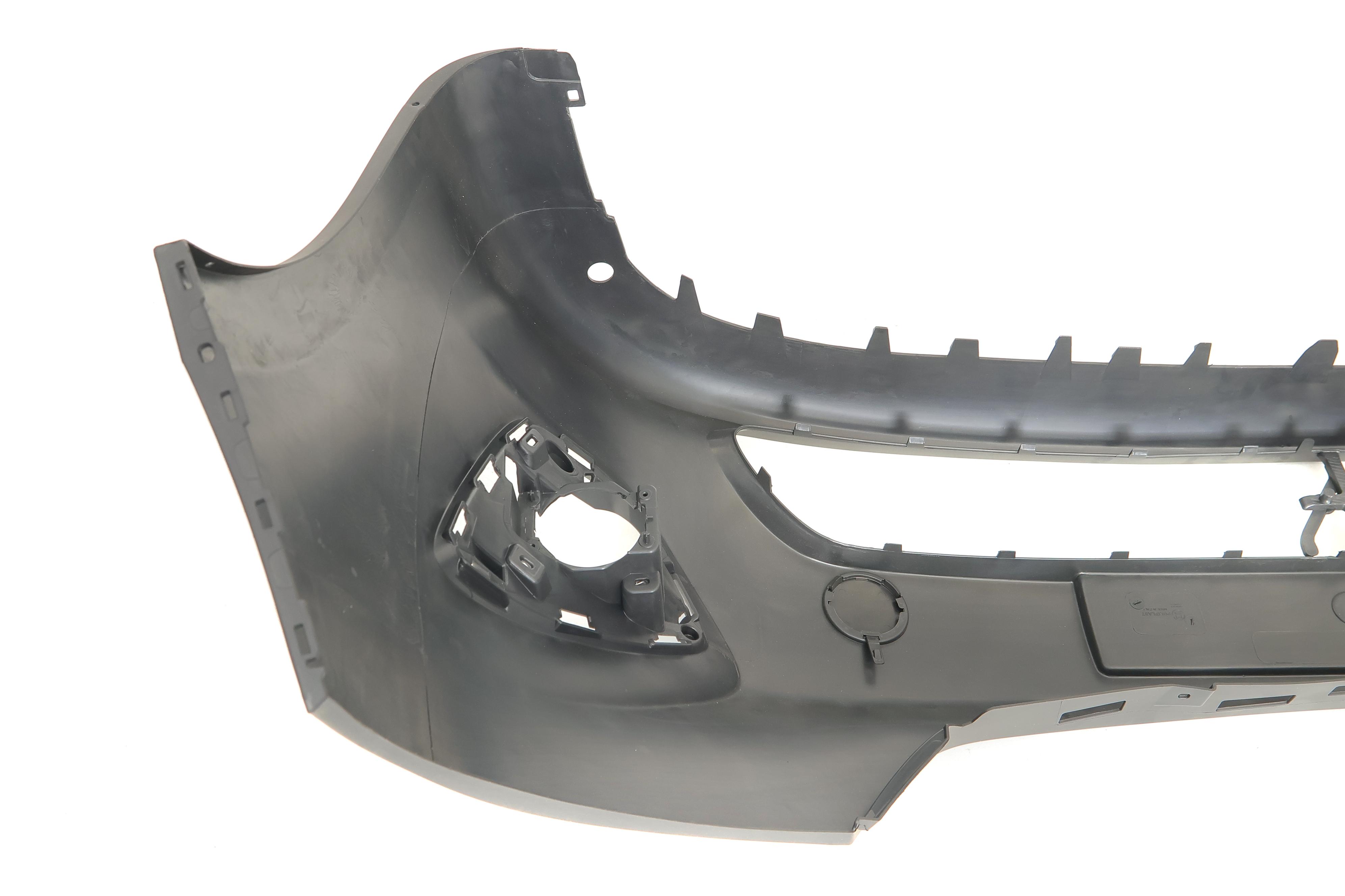 Бампер (передній) Opel Vivaro 14-16 (з отворами під противотумки)