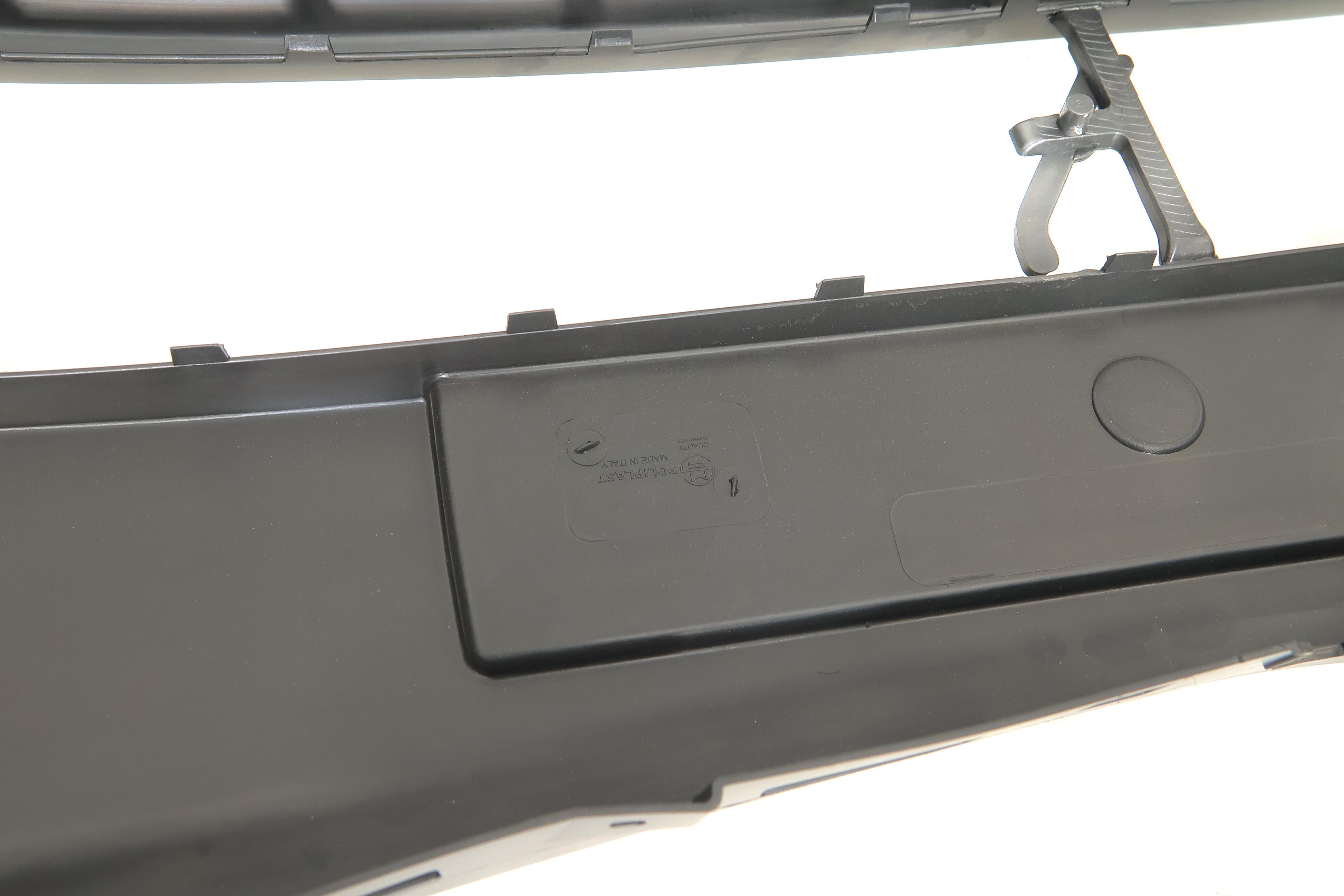 Бампер (передній) Opel Vivaro 14-16 (з отворами під противотумки)