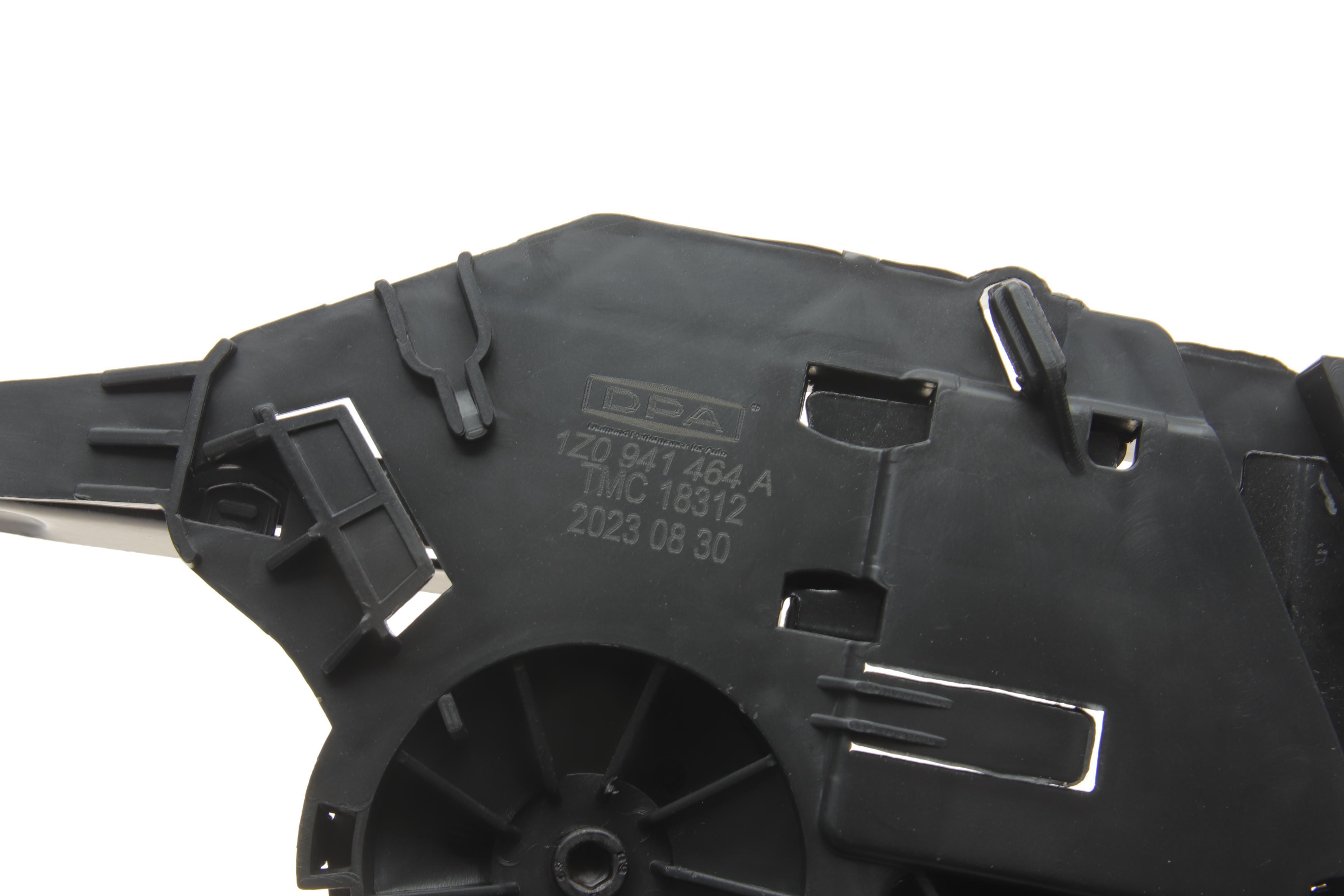 Кронштейн кріплення фари Skoda Octavia 04-13 (R)