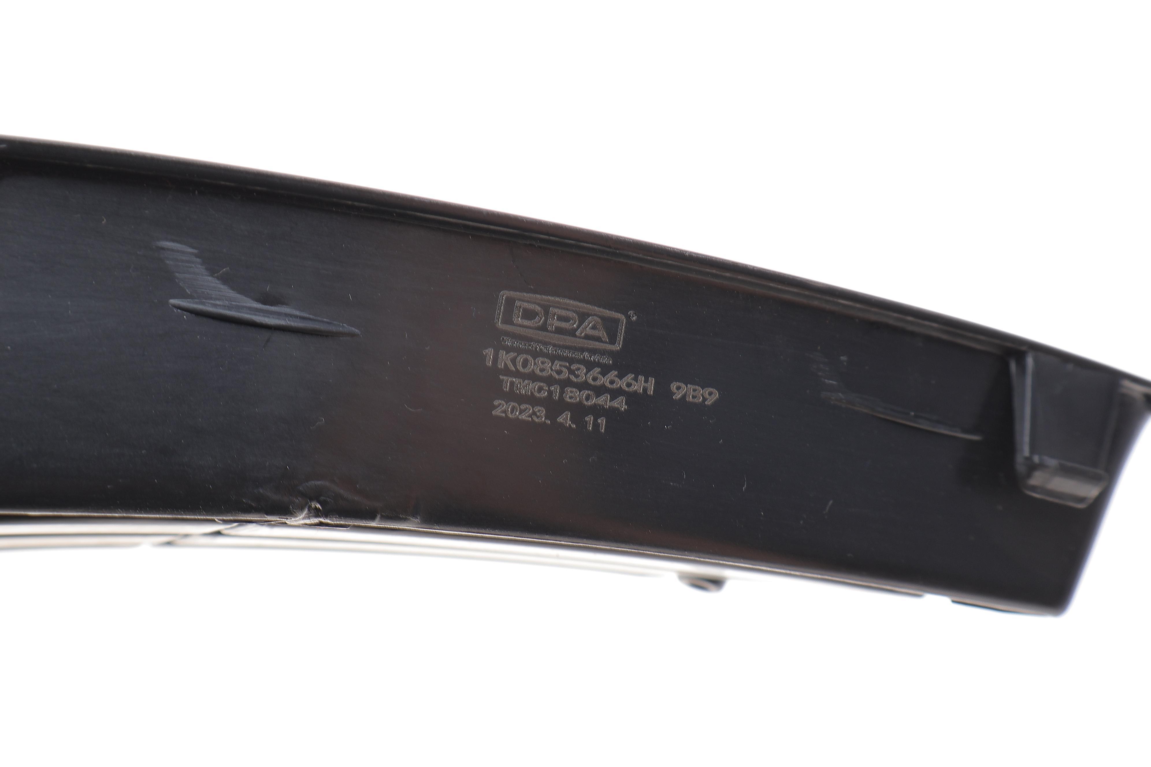 Вставка бампера (під протитуманку) VW Golf V 07-09 (R)