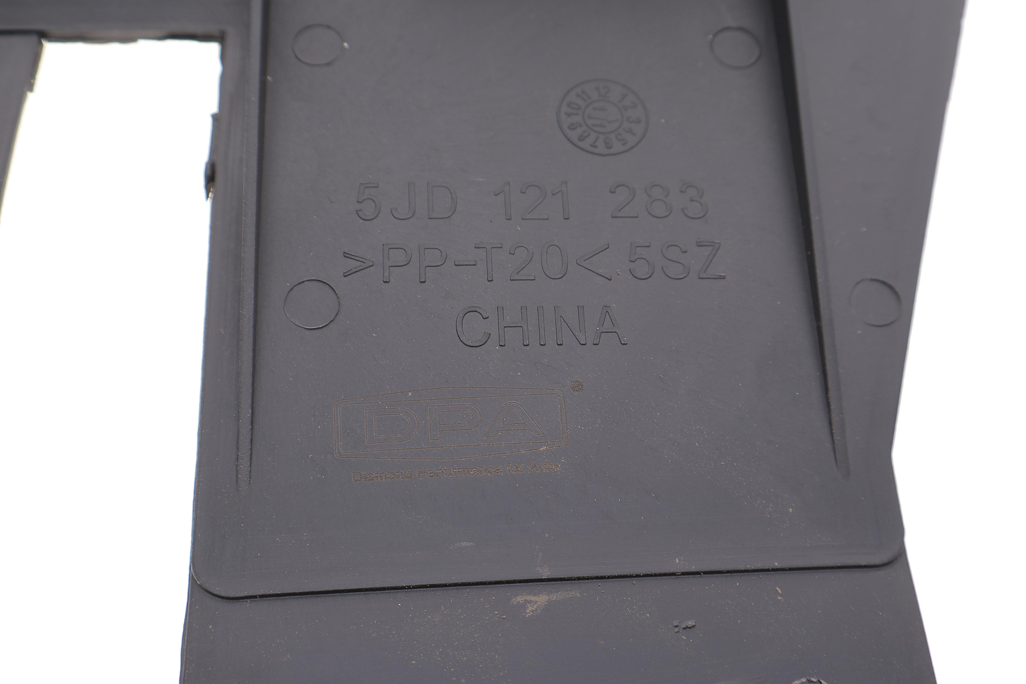 Решітка радіатора Skoda Fabia/Roomster 06-15 (L)