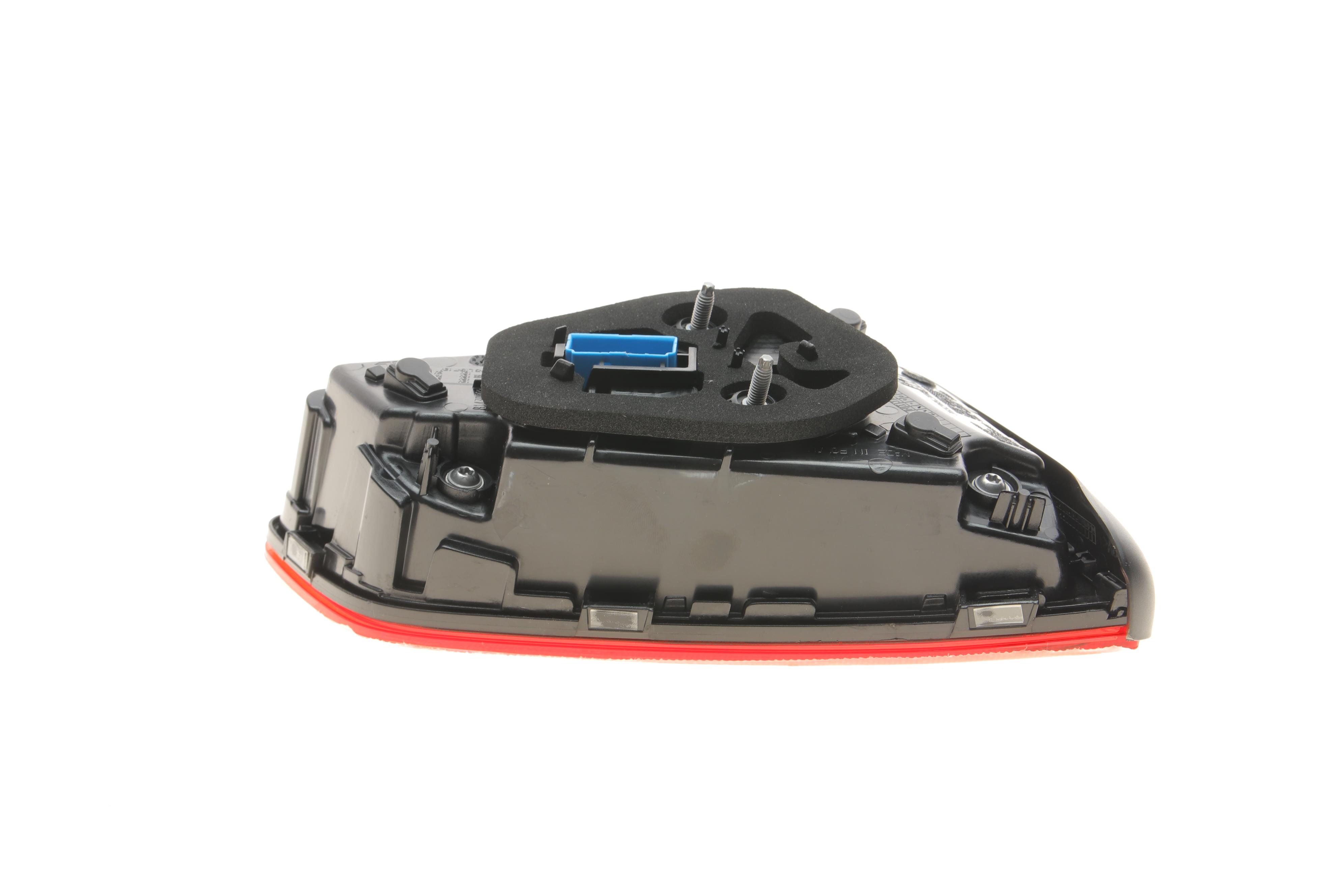 Ліхтар задній VW Passat 14- (R)