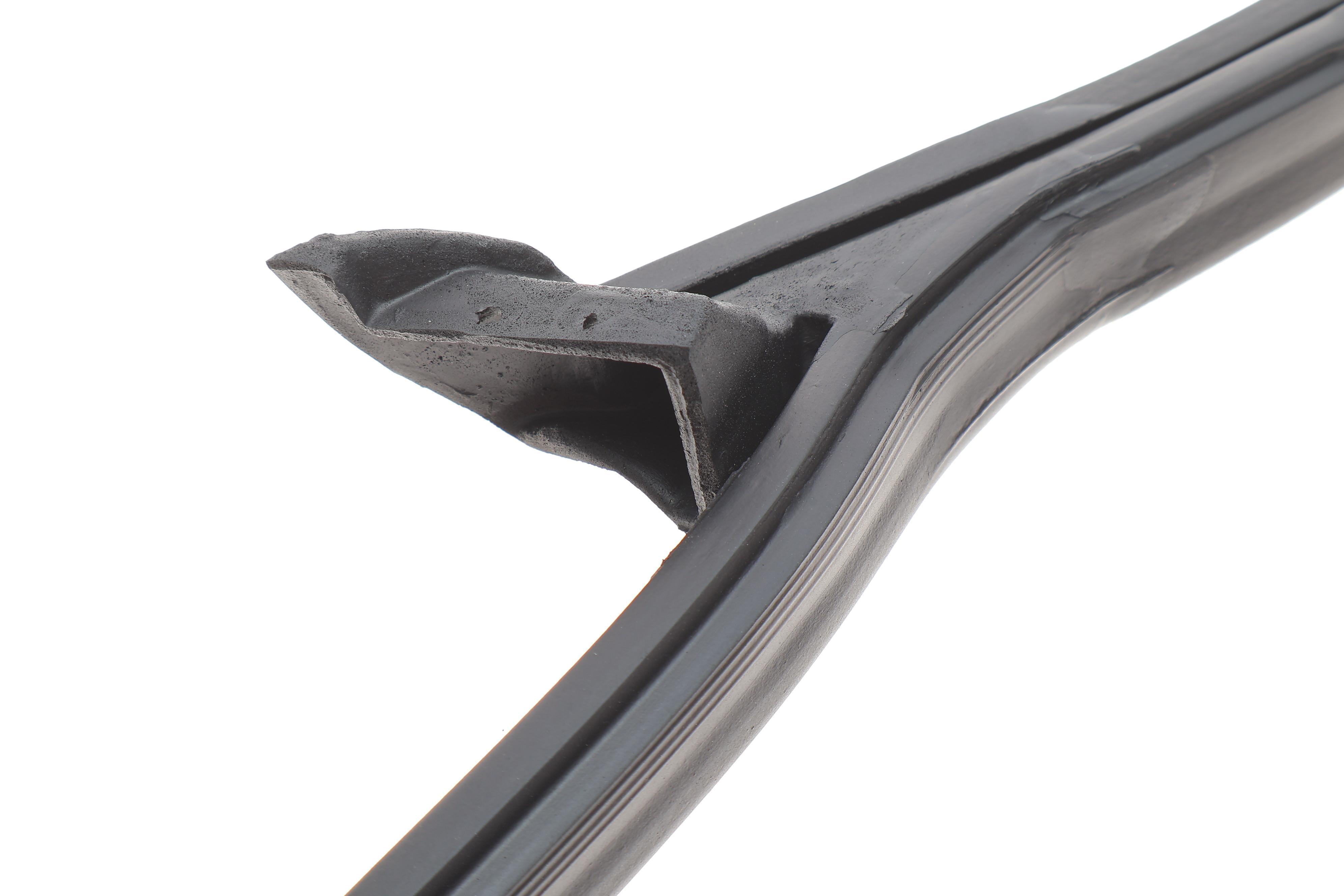 Ущільнювач дверей (передніх) MB 124 84-98 (L)