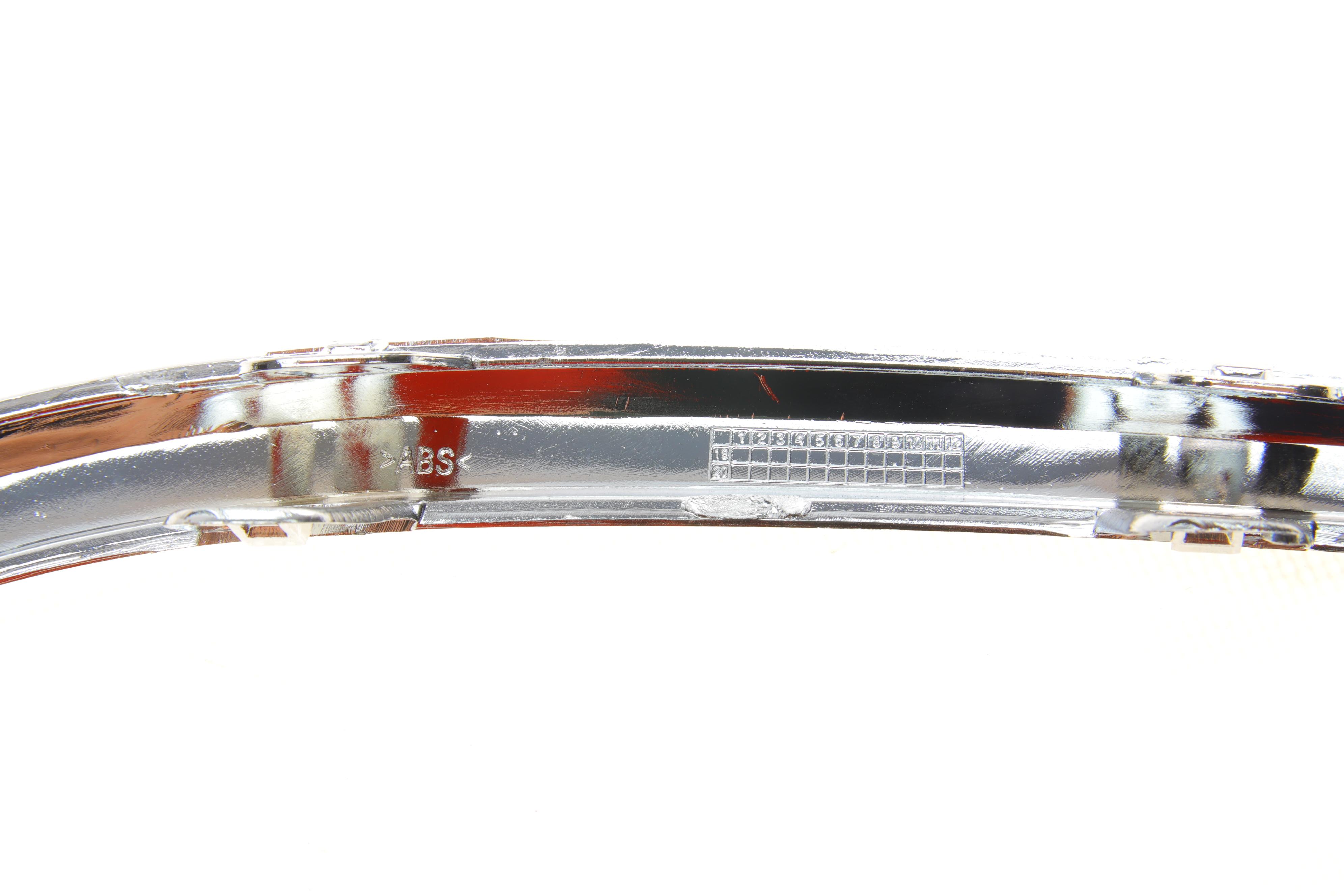 Молдинг бампера (переднього) MB E-class (W213) 16- (R)