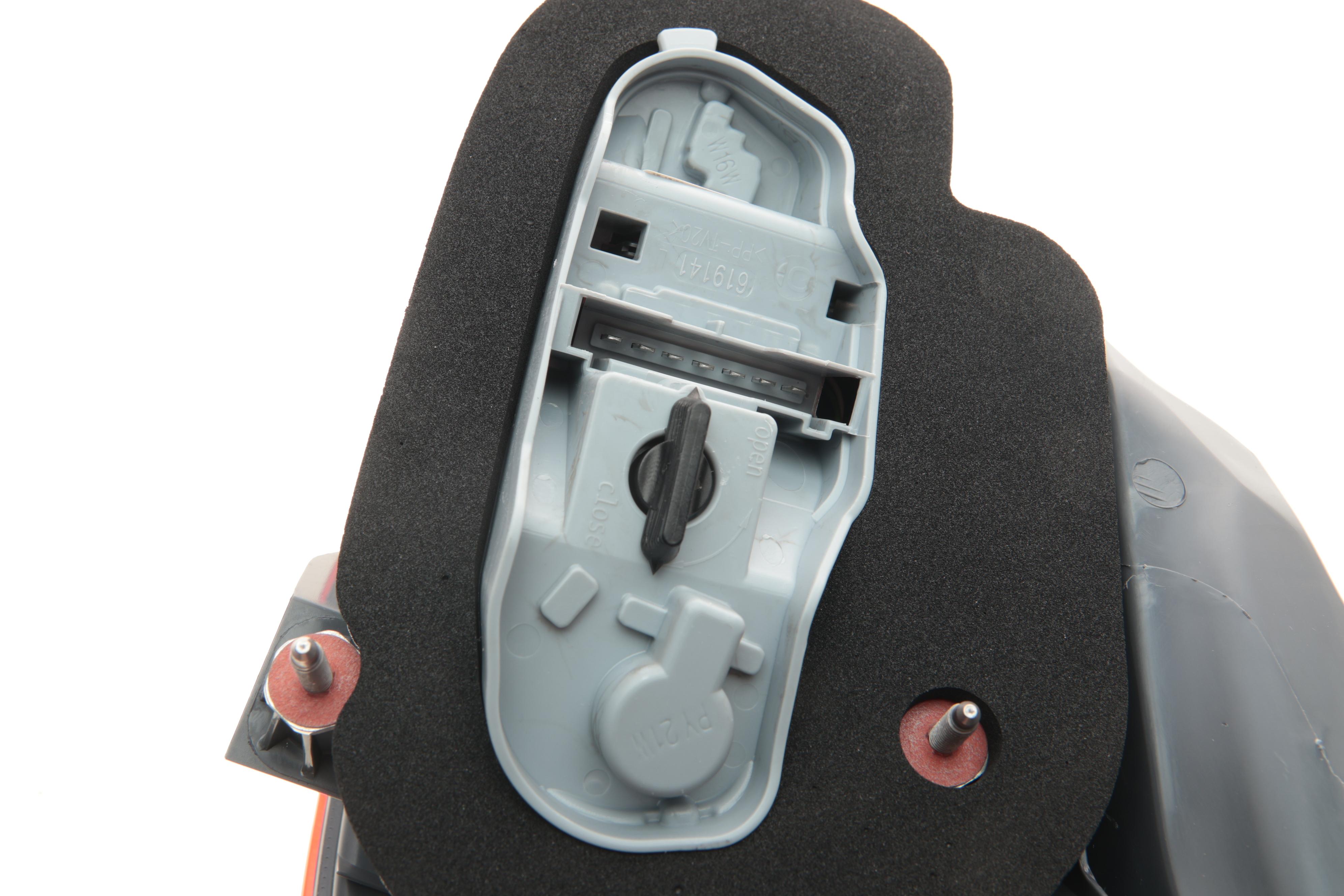 Ліхтар задній MB C-class (W205) 14- (L)