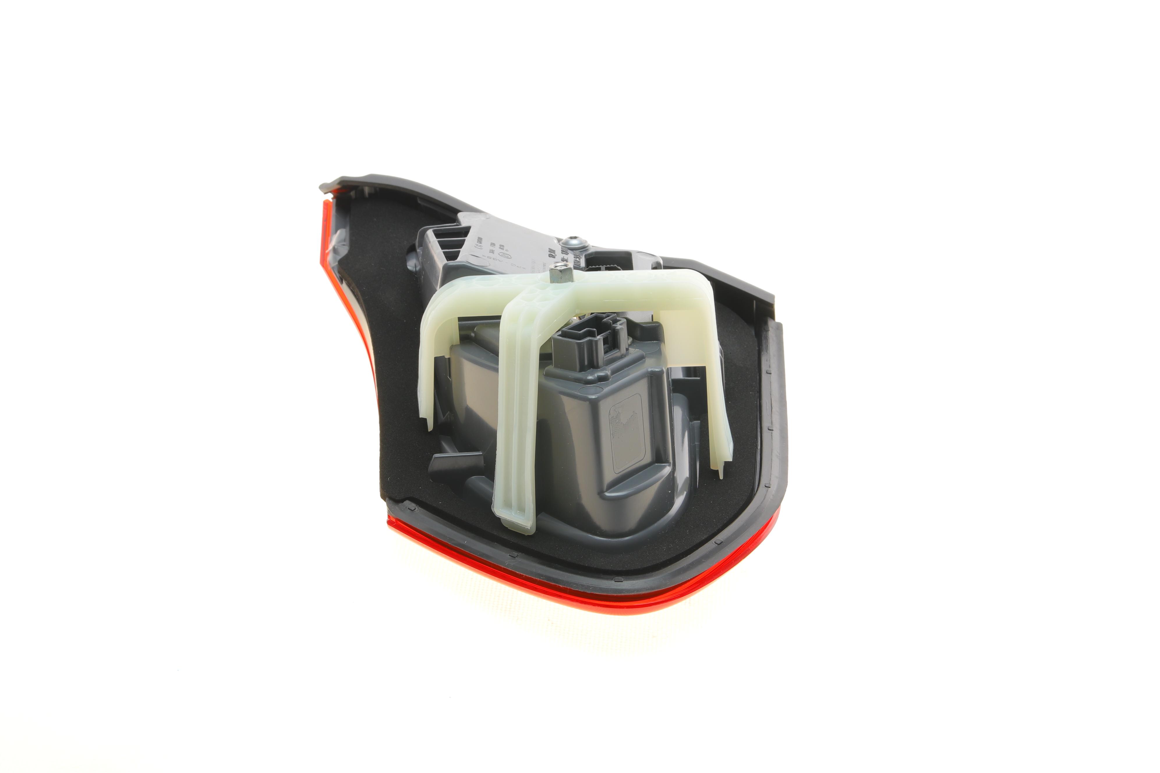 Ліхтар задній MB C-class (S205) 14- (L)