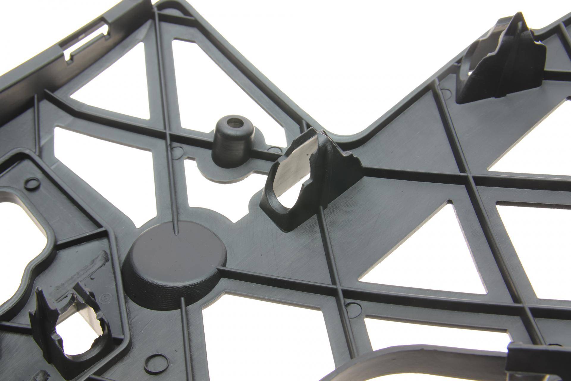 Кронштейн кріплення бампера (переднього/R) VW Passat 10-14