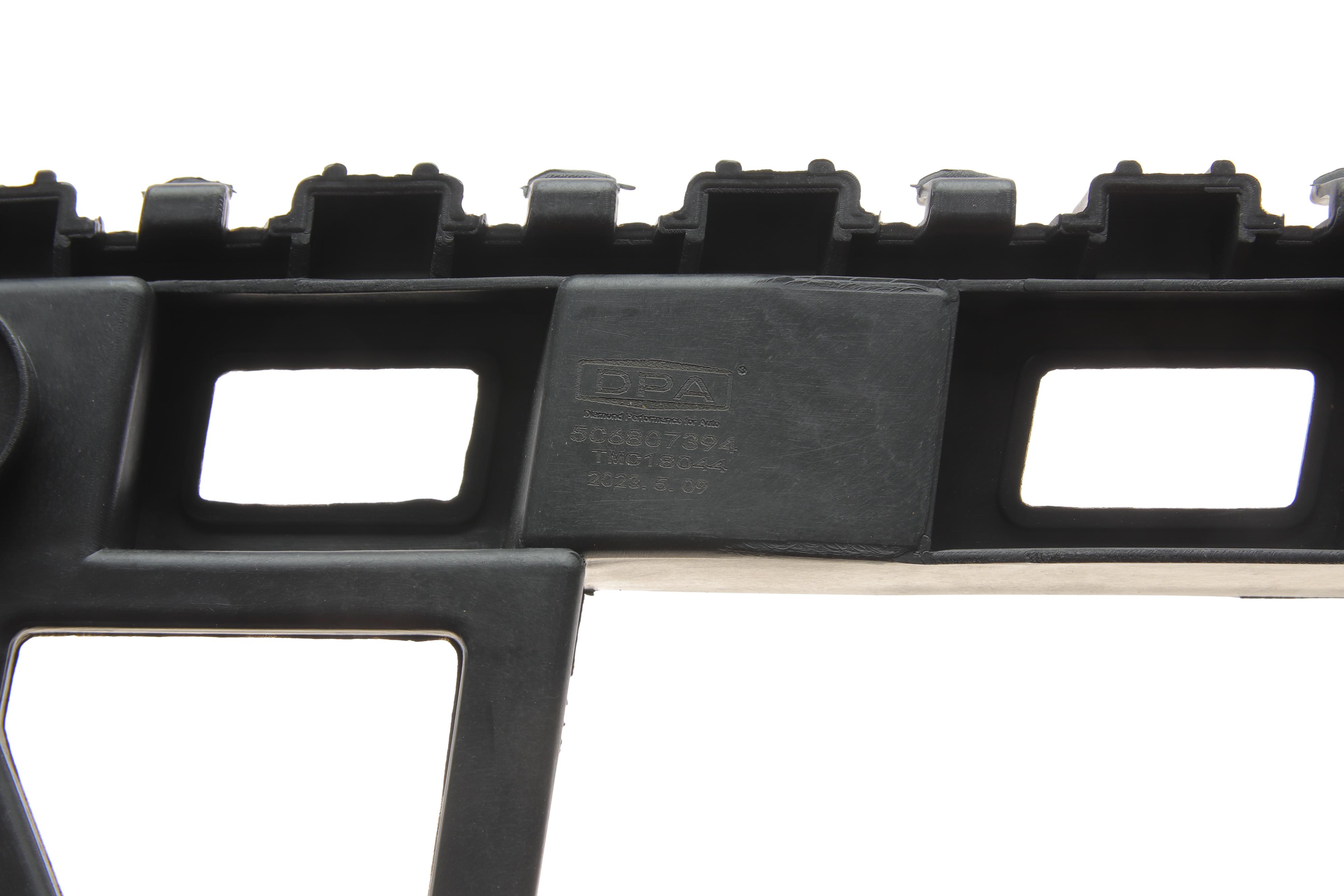 Кронштейн кріплення бампера (заднього/R) VW Jetta IV 10-