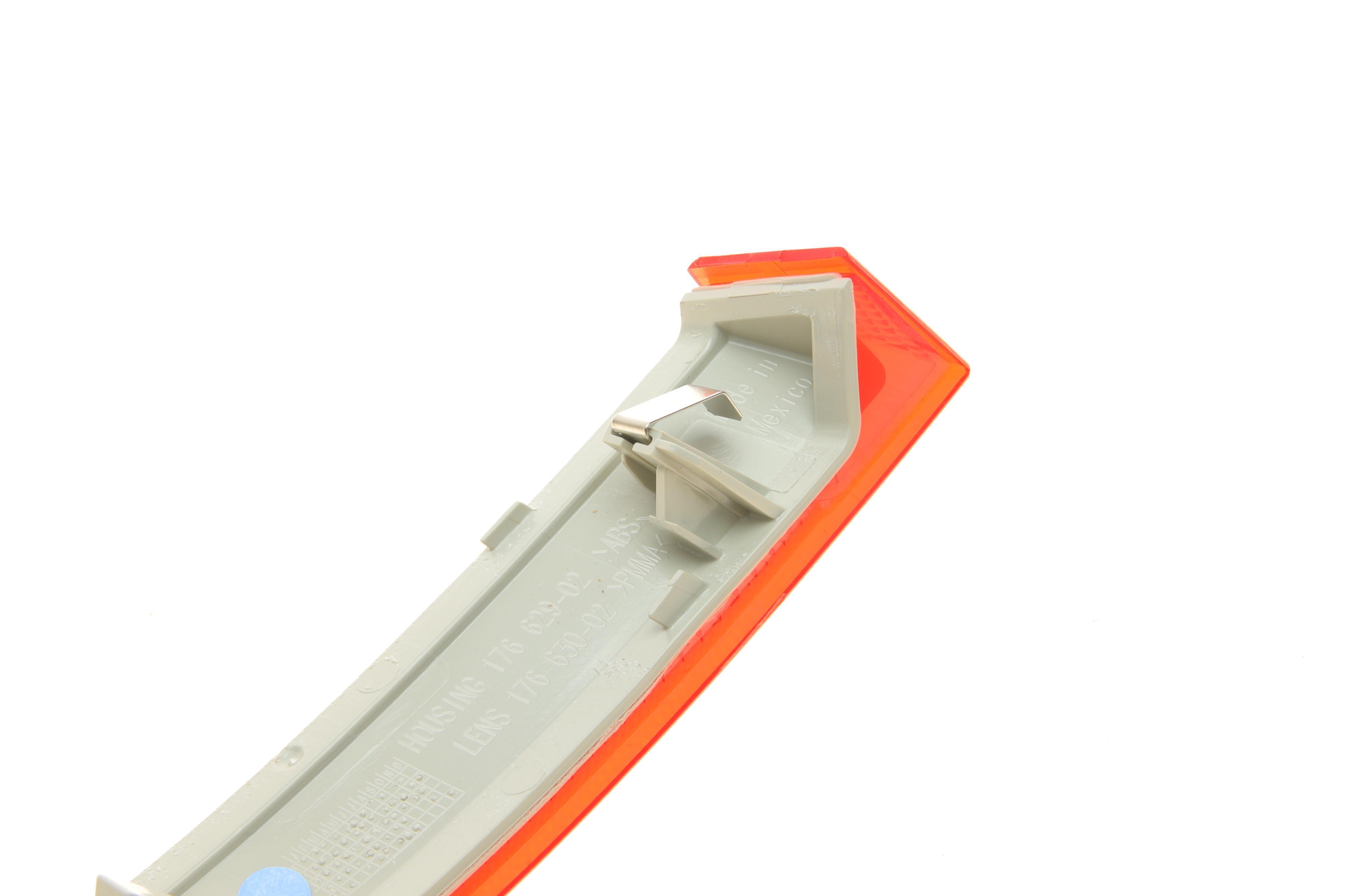 Світловідбивач бампера (заднього) BMW X5 (E70) 10-13 (R)