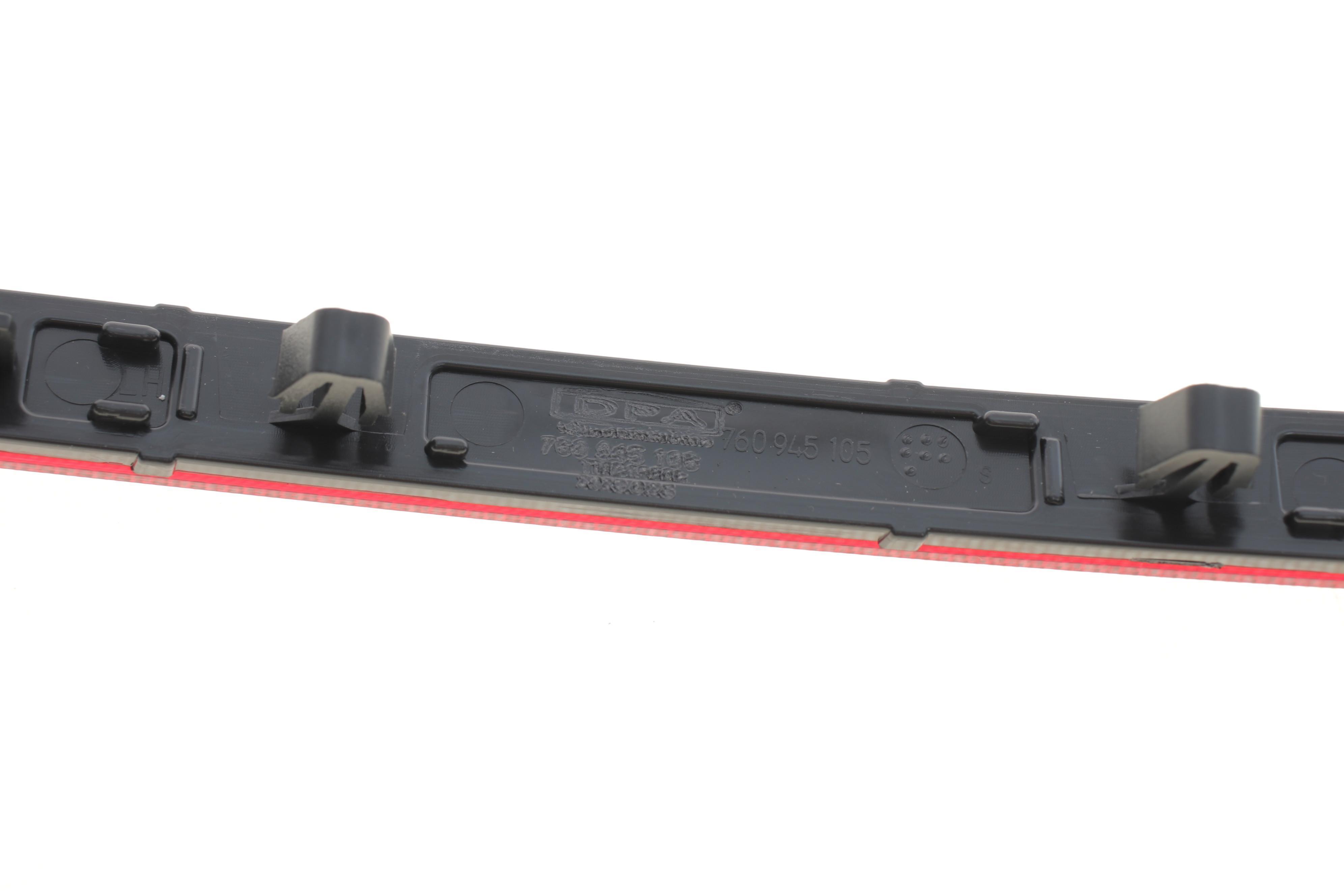 Світловідбивач бампера (заднього) VW Touareg 18- (R)