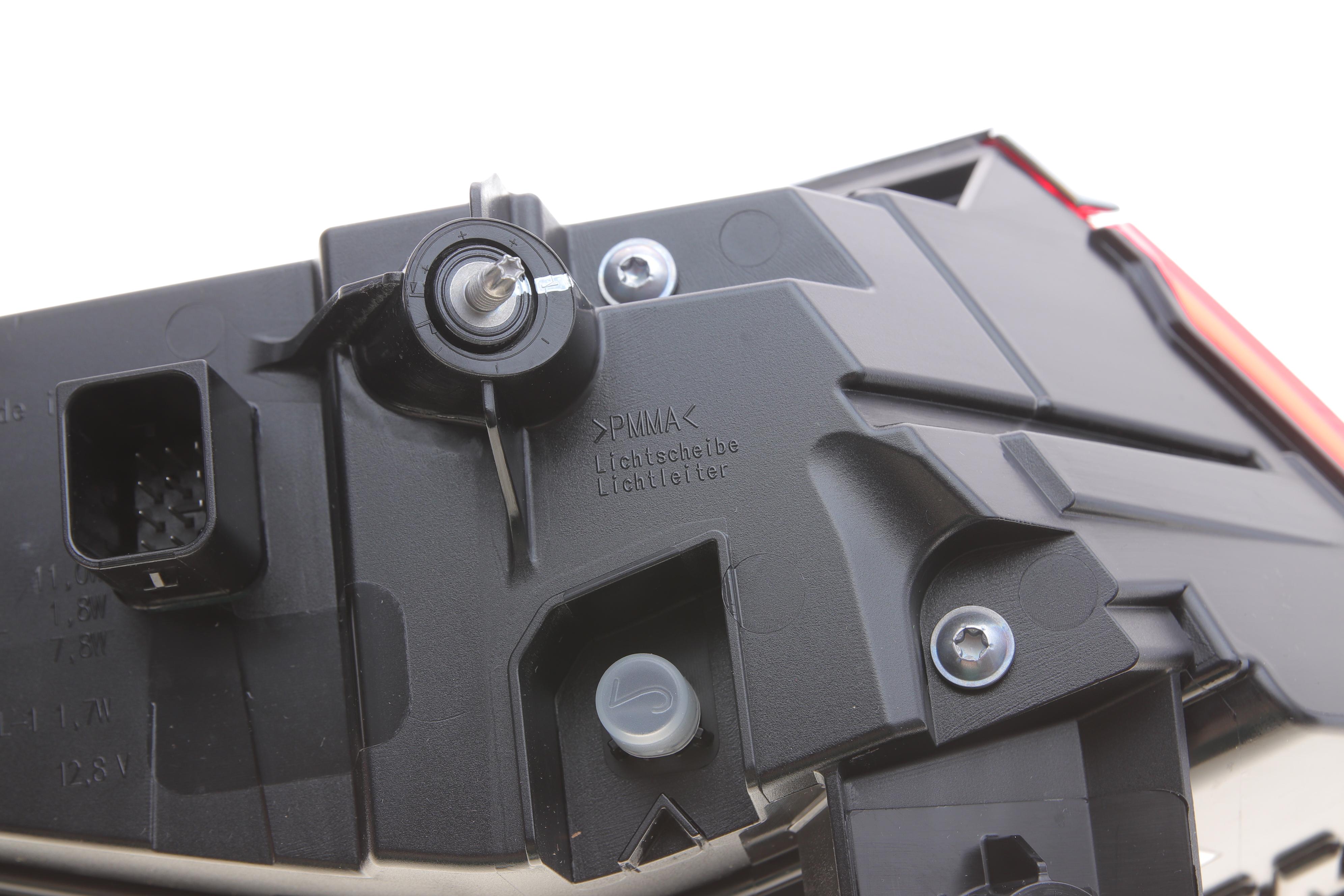 Ліхтар задній MB S-class (W223) 20- (R)