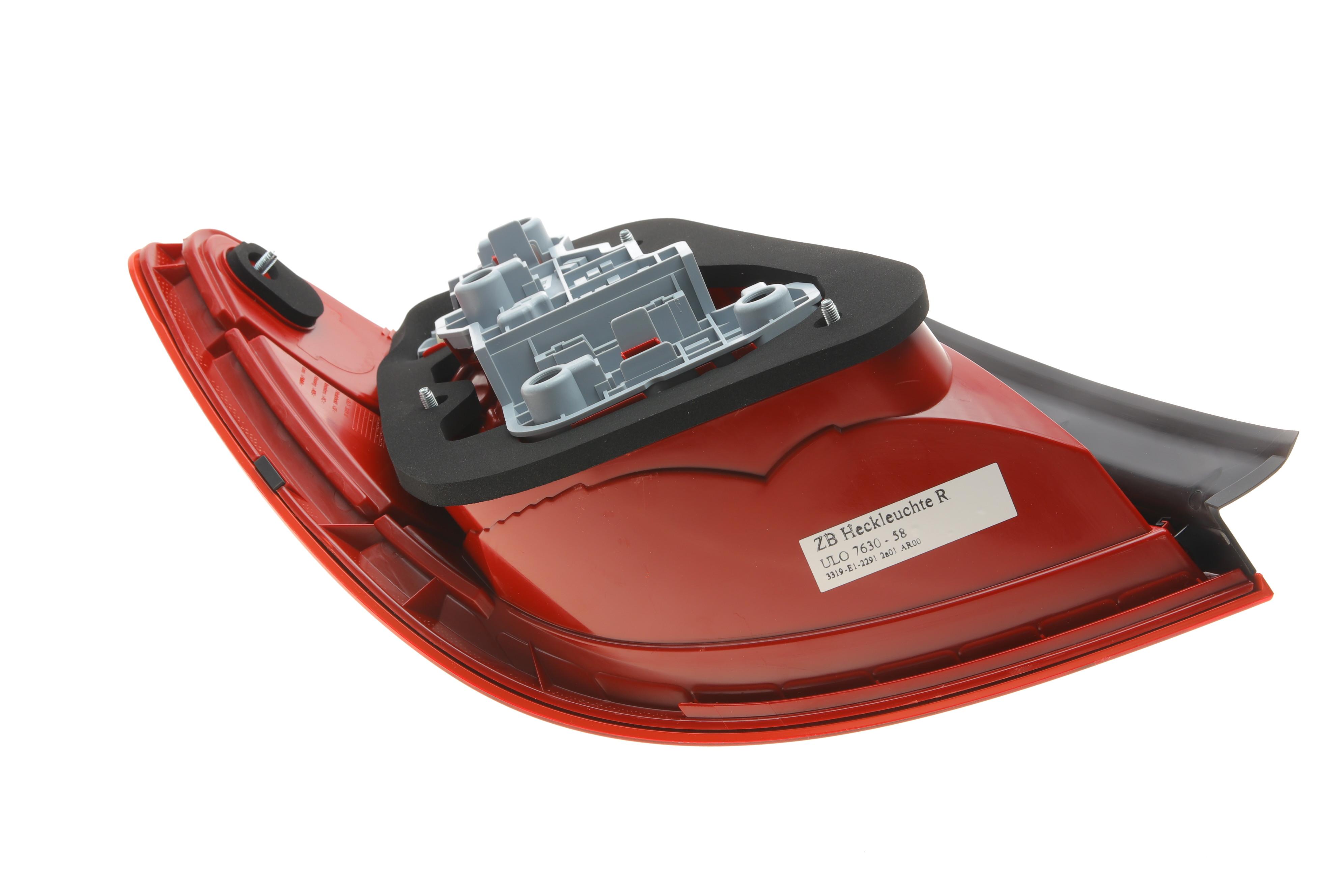 Ліхтар задній MB C-class (S204) 07-14 (R) Avantgarde