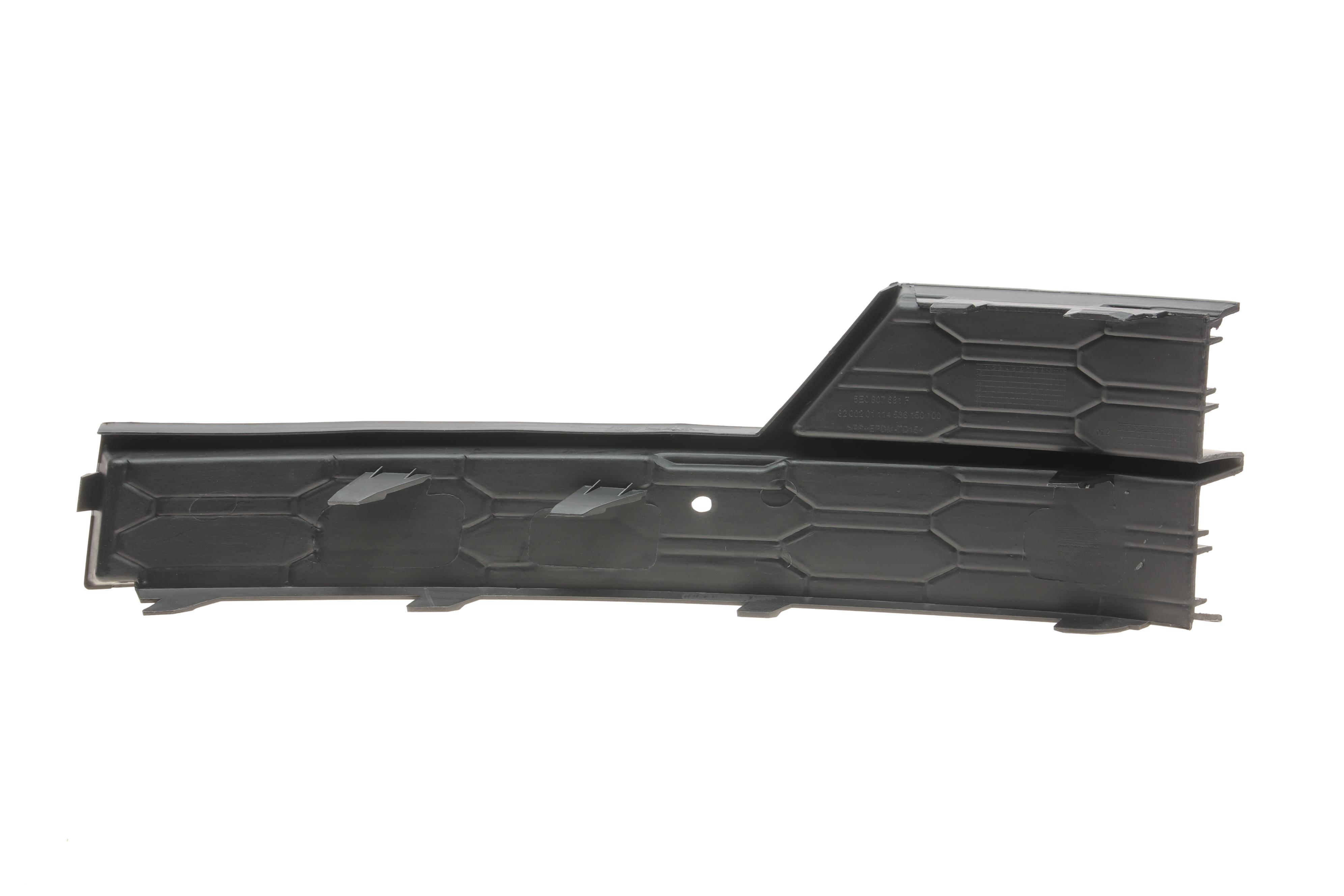 Вставка бампера (під протитуманку) Skoda Octavia 18- (L)