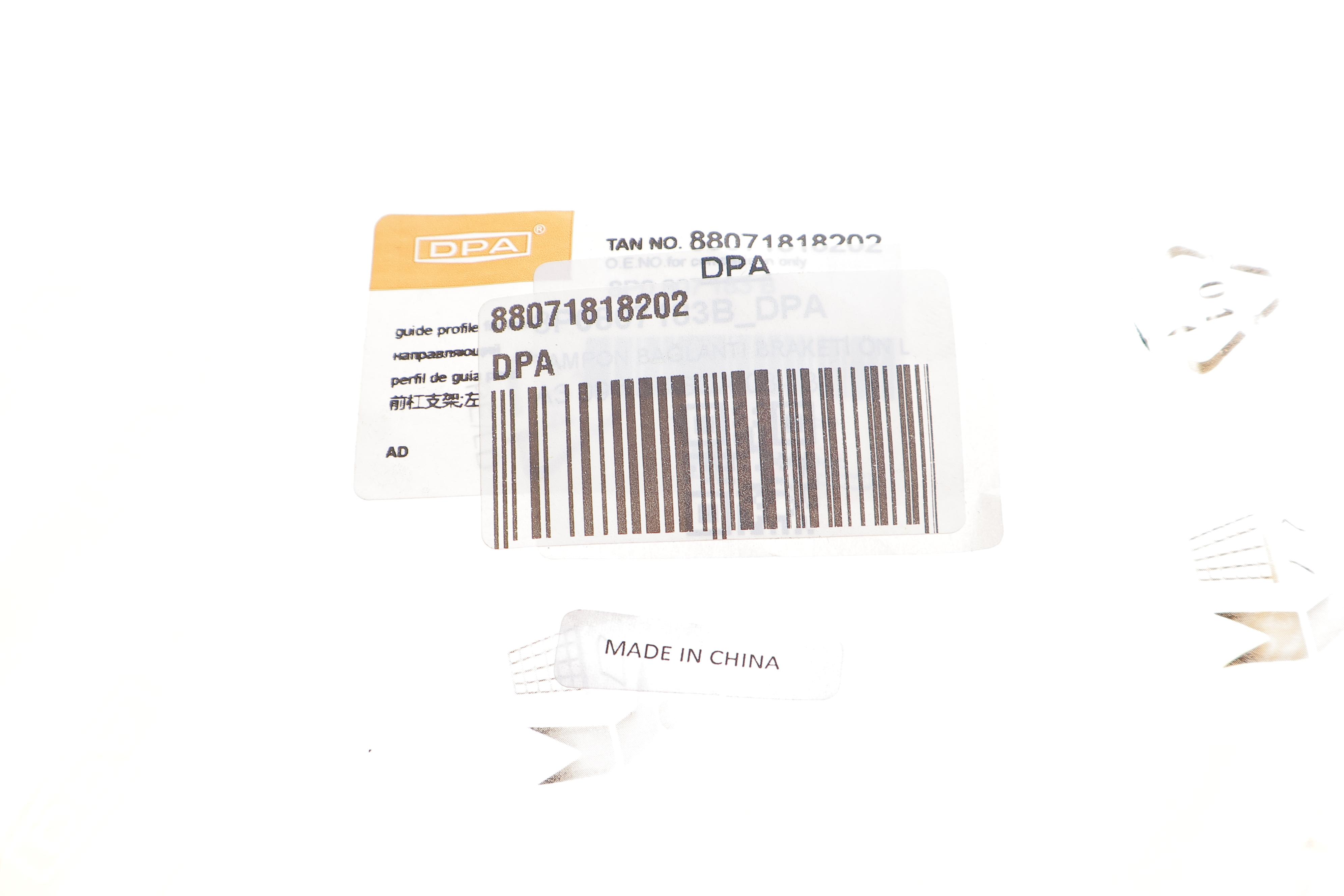 Кронштейн кріплення бампера (переднього/L) Audi A3 06-12