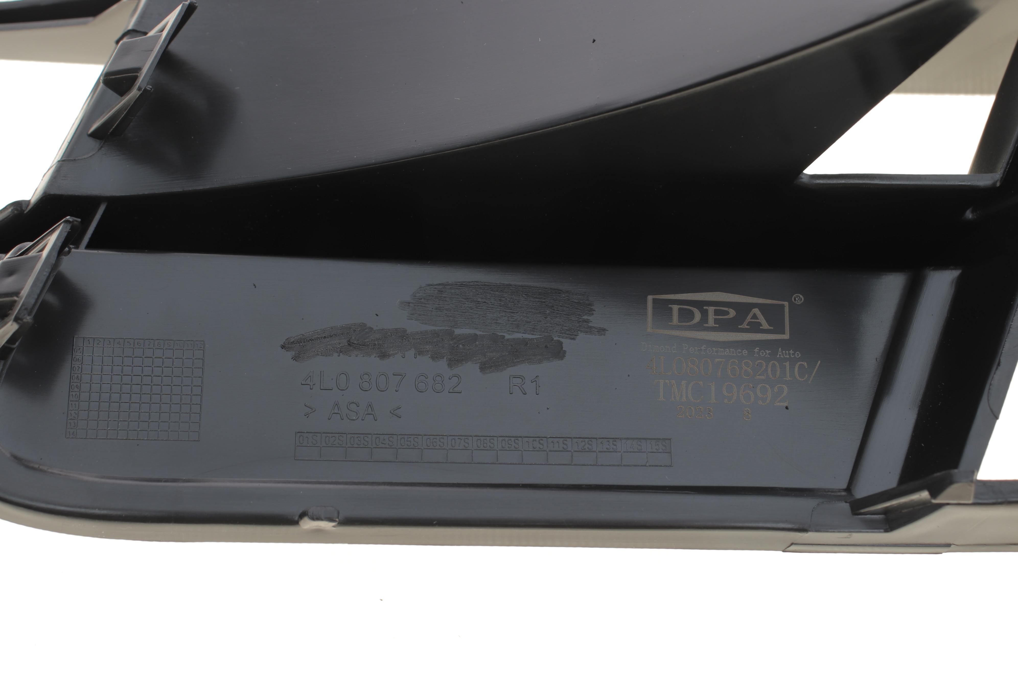 Вставка бампера (без протитуманки) Audi Q7 06-10 (R)