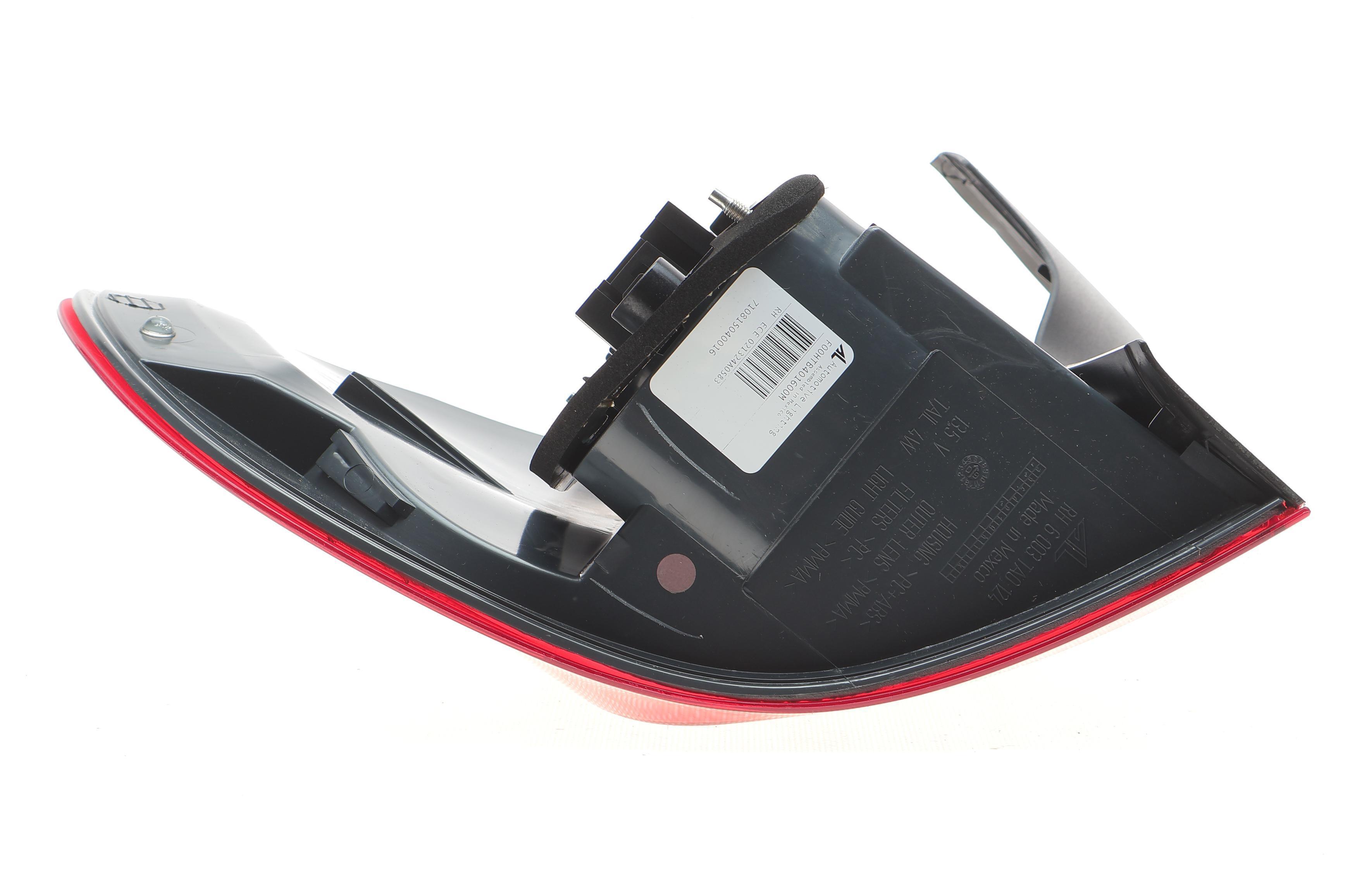 Ліхтар задній BMW X5 (E70) 08-13 (R) (LLH491)