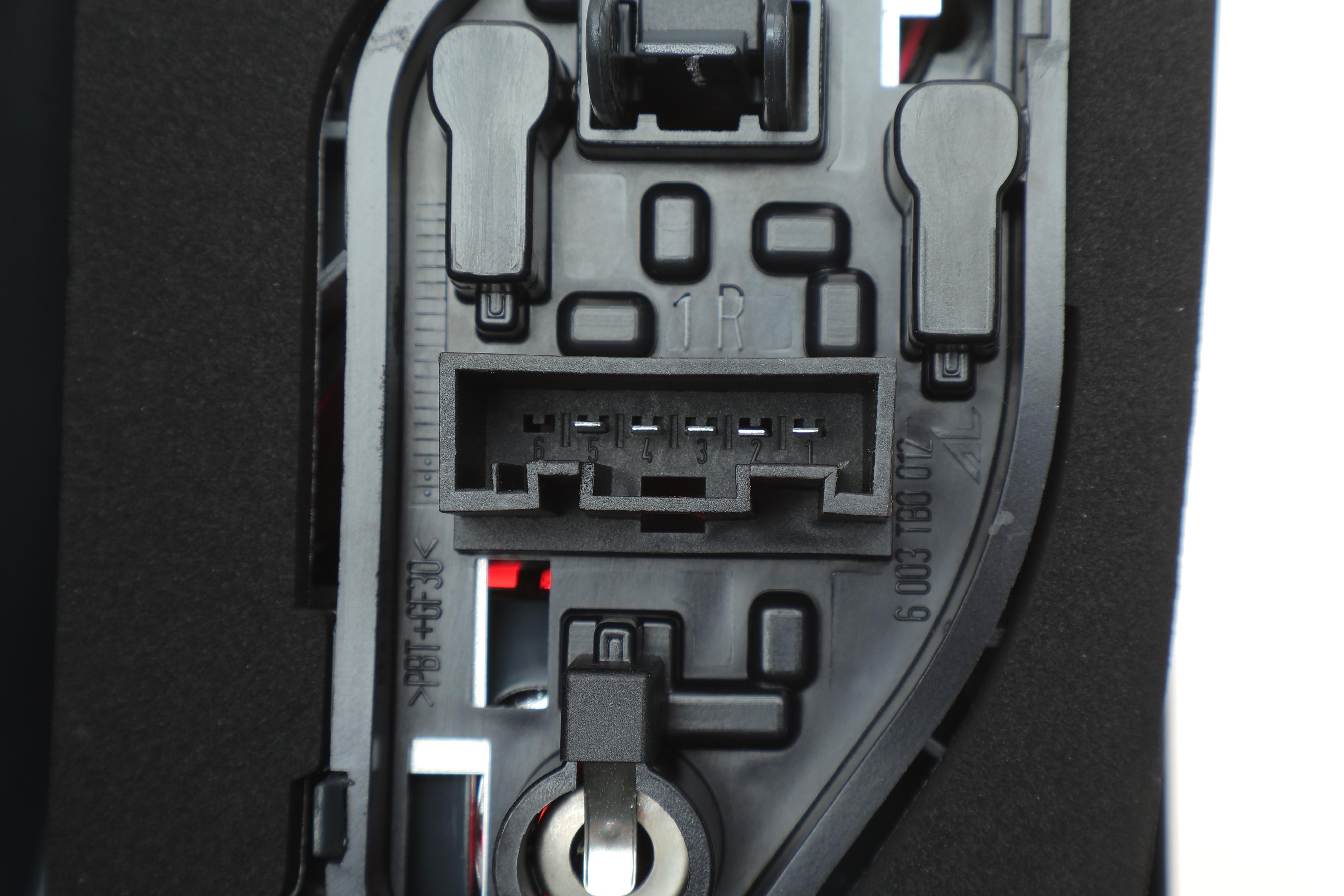 Ліхтар задній BMW X5 (E70) 08-13 (R) (LLH491)