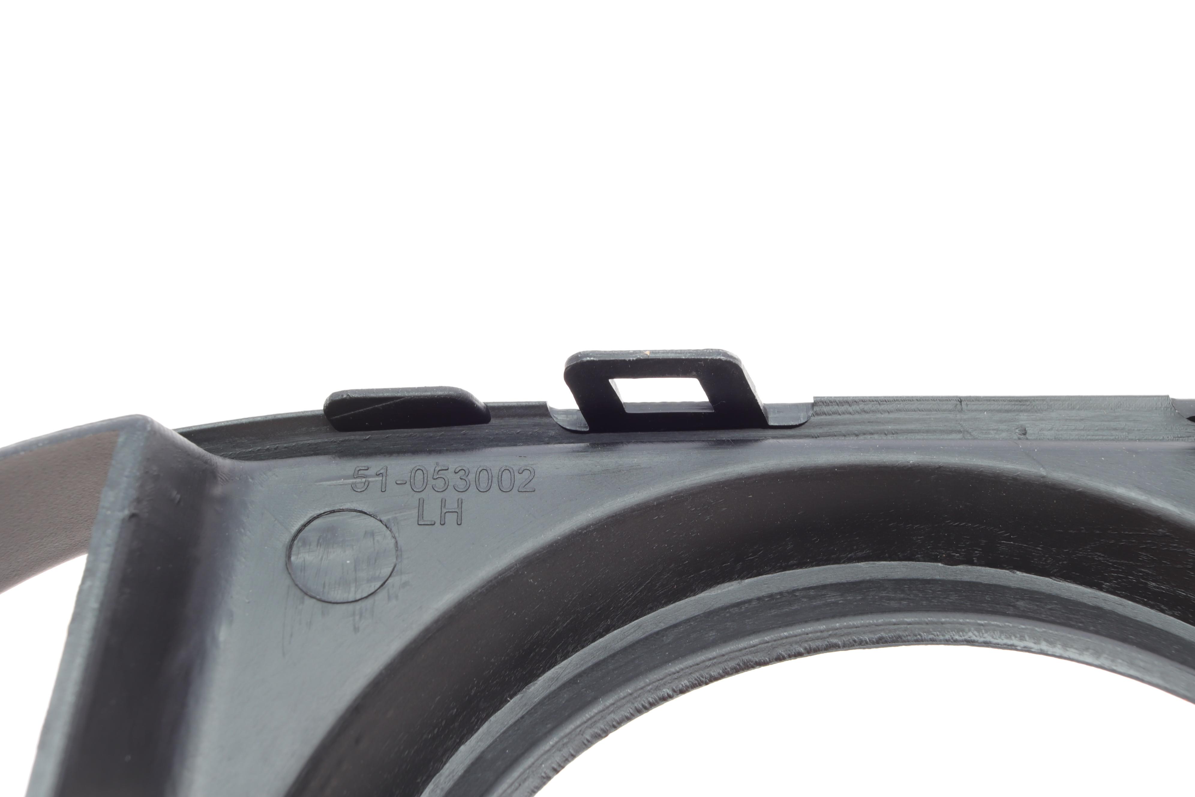 Вставка бампера (під протитуманку) BMW 5 (F10/F11) 09-17 (M-Technic) (L)