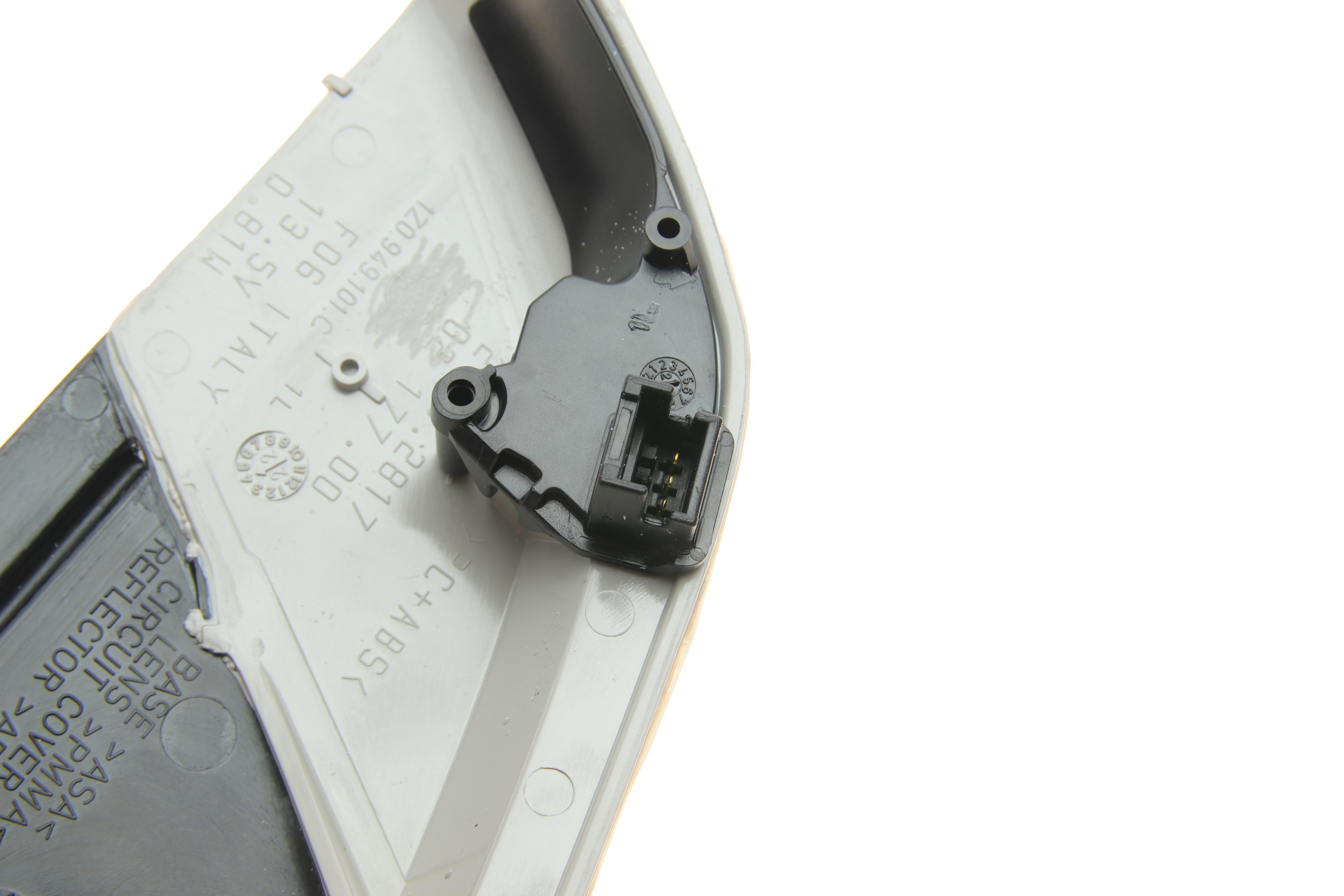 Повторювач повороту на дзеркало Skoda Octavia 04-13 (L)