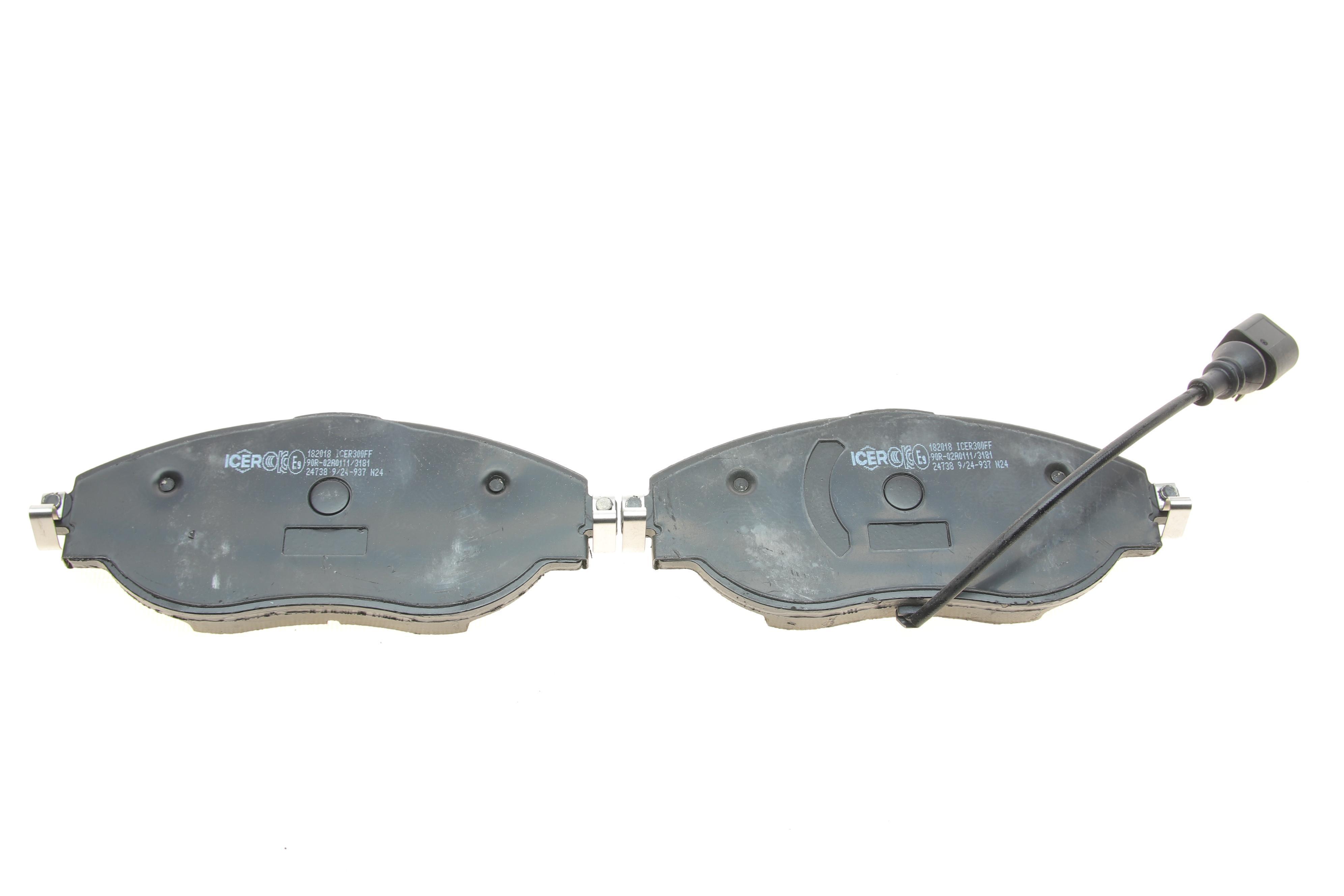 Колодки гальмівні (передні) Audi Q3 18-/A3/Skoda Octavia/VW Passat B6-B8/Golf/Tiguan 12- (+датчик)