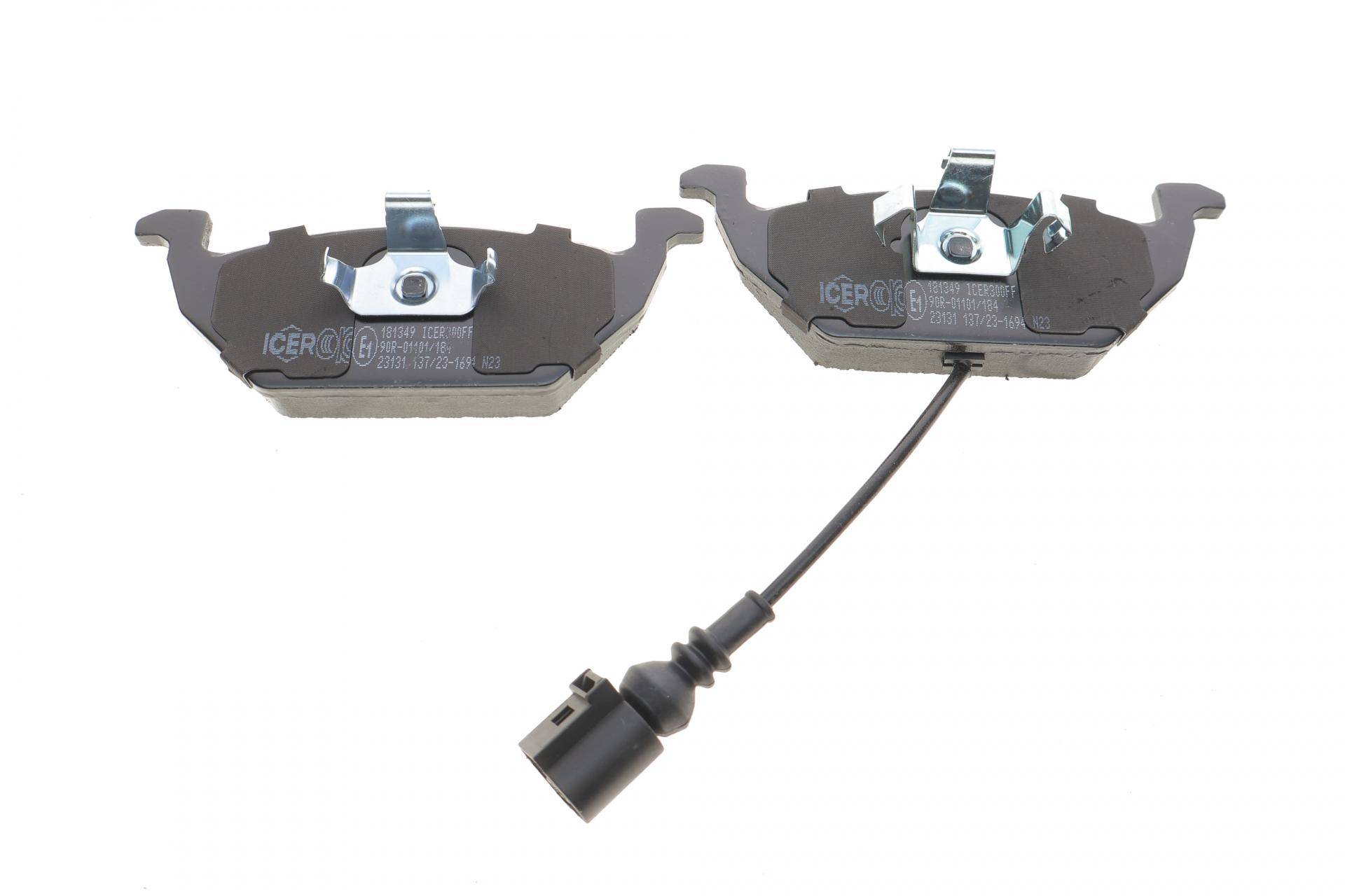 Колодки гальмівні (передні) Audi A3/Skoda Fabia/Octavia 96-13/VW Caddy 04-15/Golf 97- (+датчик)